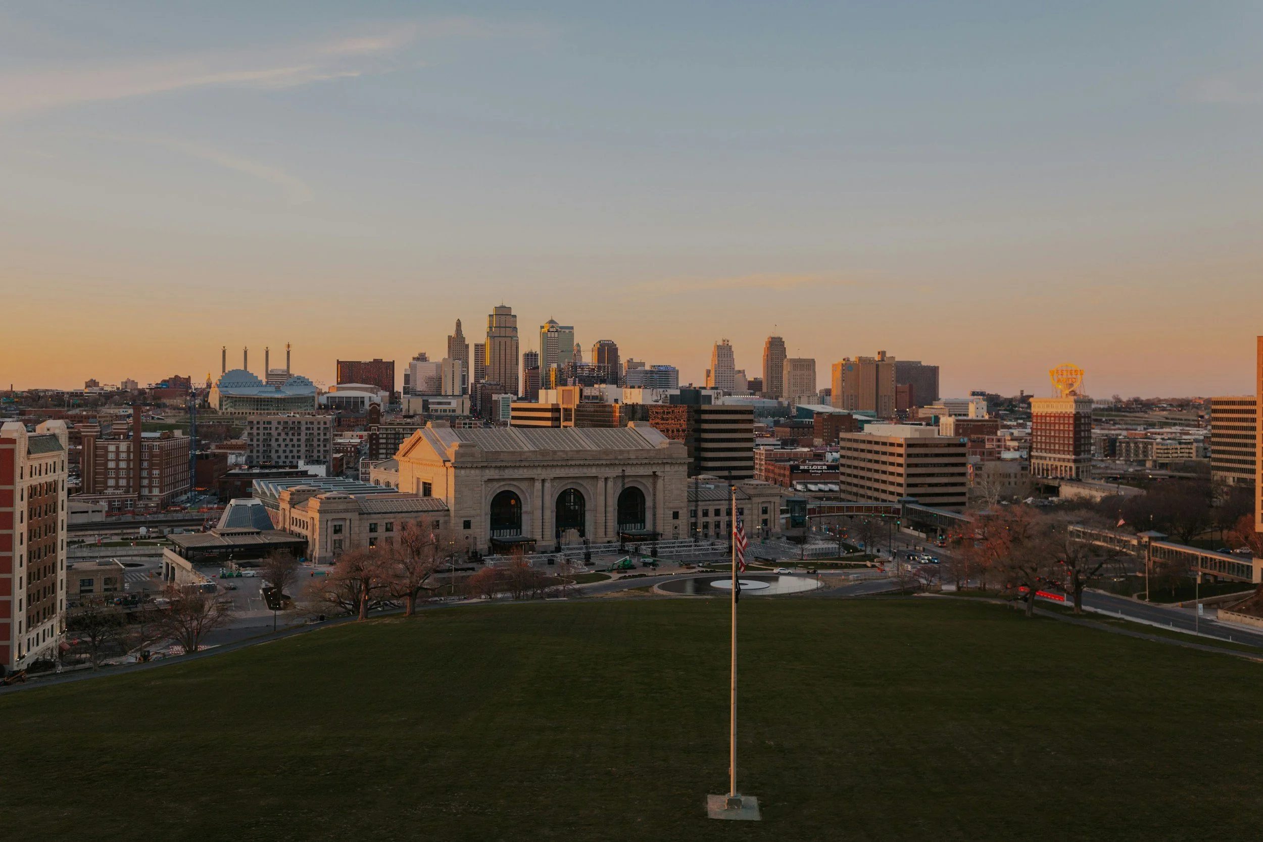 Image of the Kansas City skyline featured in a blog about the best places to travel with a baby in Kansas City.