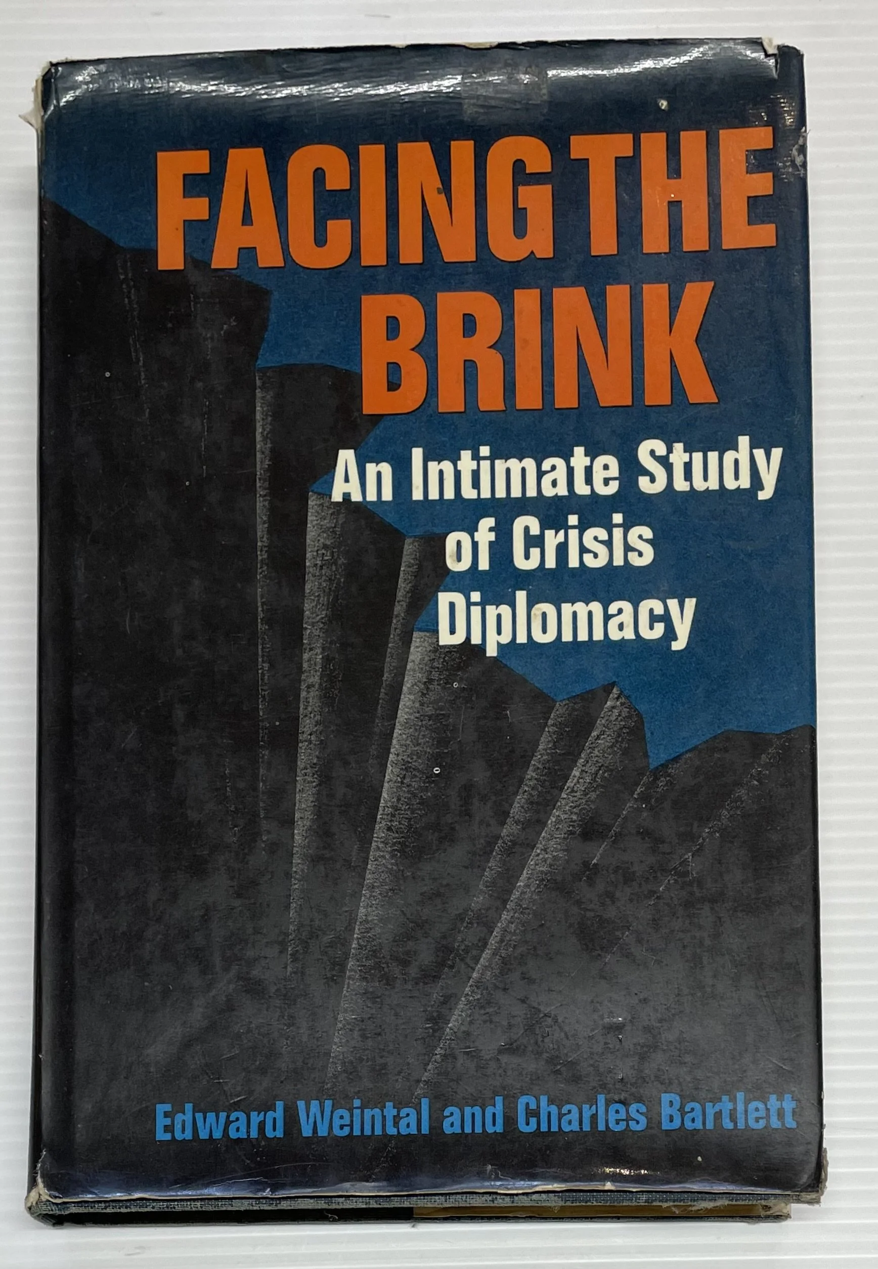 Facing the Brink – An Intimate Study of Crisis Diplomacy