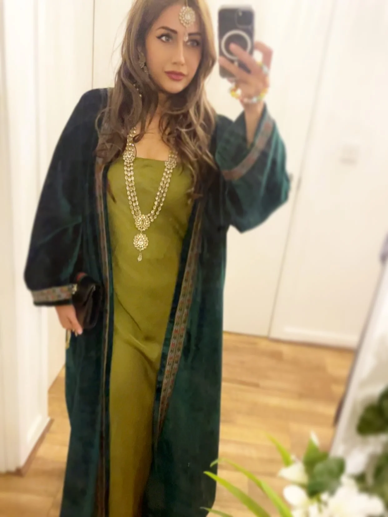 Last weekend I was rundown and busy with work commitments but couldn’t miss Neices Mendhi Celebrations. 
-Dress from @anthropologie 
-Emerald velvet jacket/abaya from my travels In Uzbekistan. Purchased two years ago made its debut today! Typi