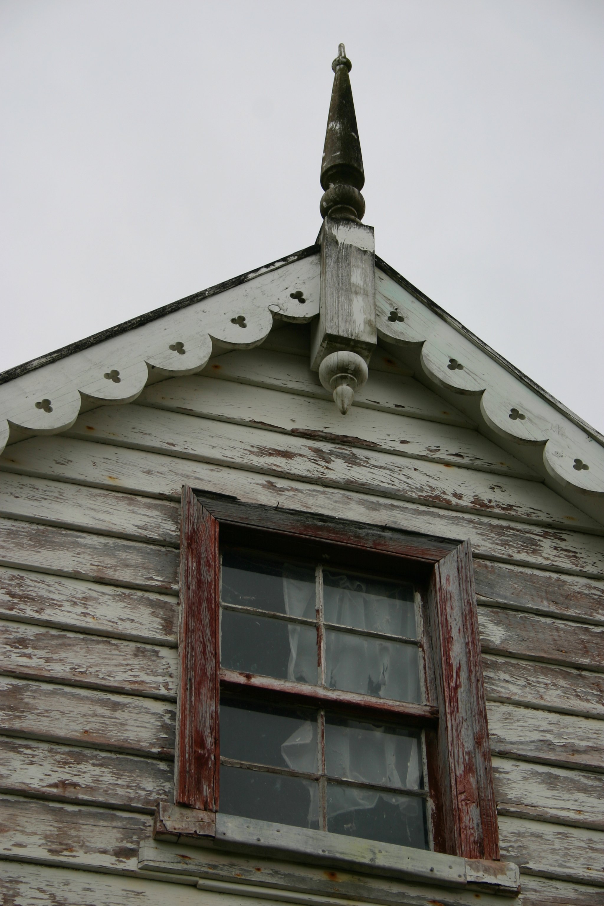 Tavellers Rest window - Margaret Hopkins 2012.jpg