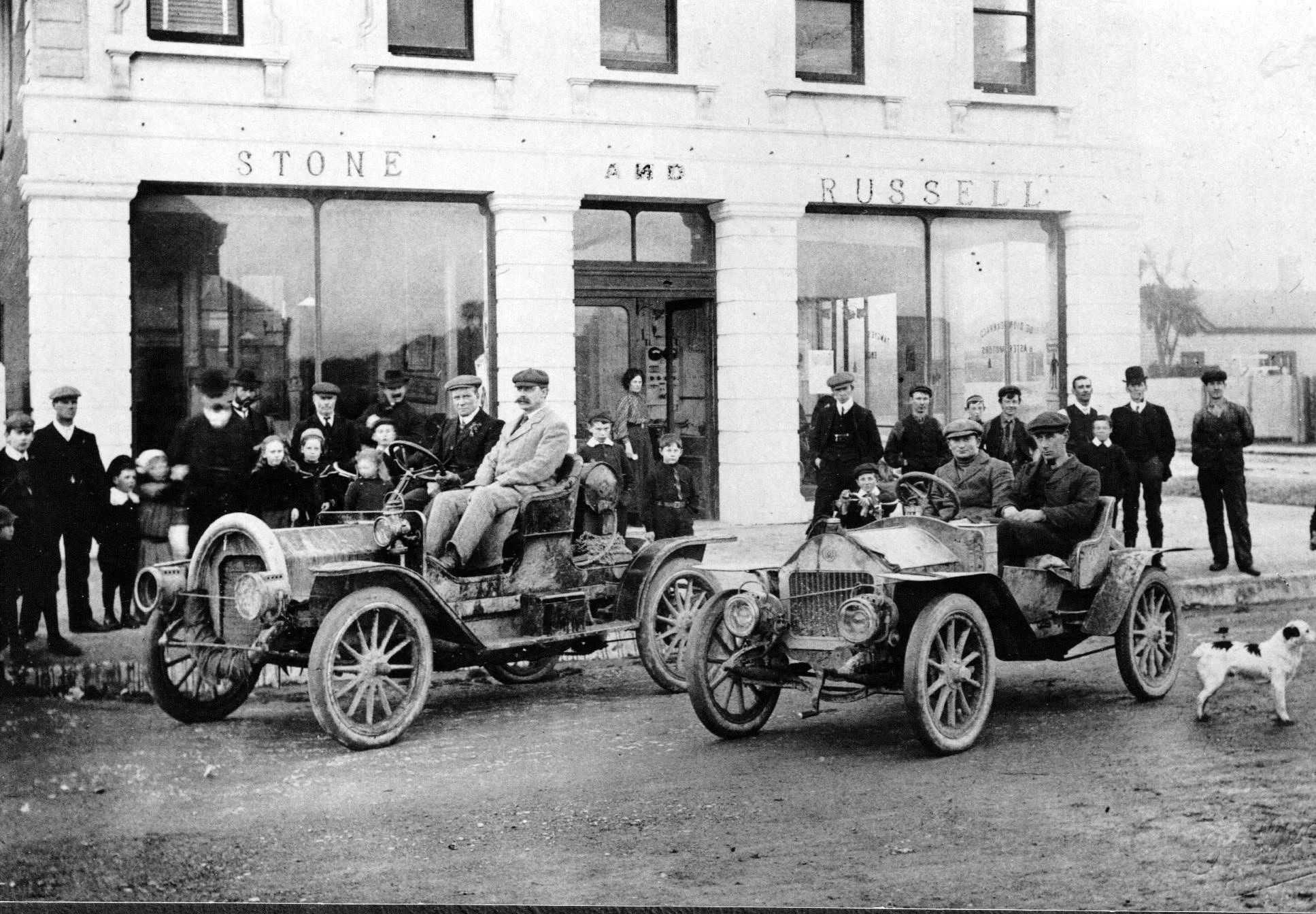 A motor race from Invercargill to Dunedin and back was held in 1909 between Messrs W. and T. Stone, driving a 10–12 hp Darracq, and Messrs R. Murie and F. R. Godward in a 16–18 hp Reo.

Image: Robert Murie and Ernest Godward (pictured in the left‑han