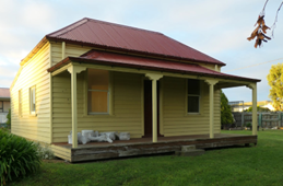 BUILT HERITAGE – HOWELL’S COTTAGE - For the third instalment of our Built Heritage Stories series, Senga is joined by David Dudfield to explore Howell’s Cottage — also known as Whare Kohikohi.