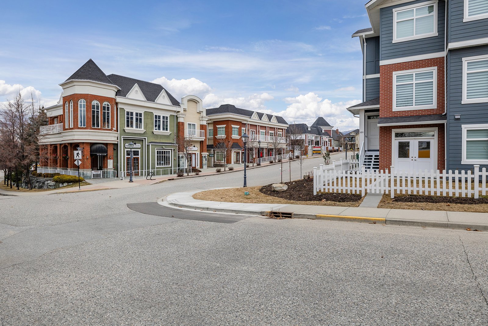 Parallel 4 Kettle Valley Townhomes