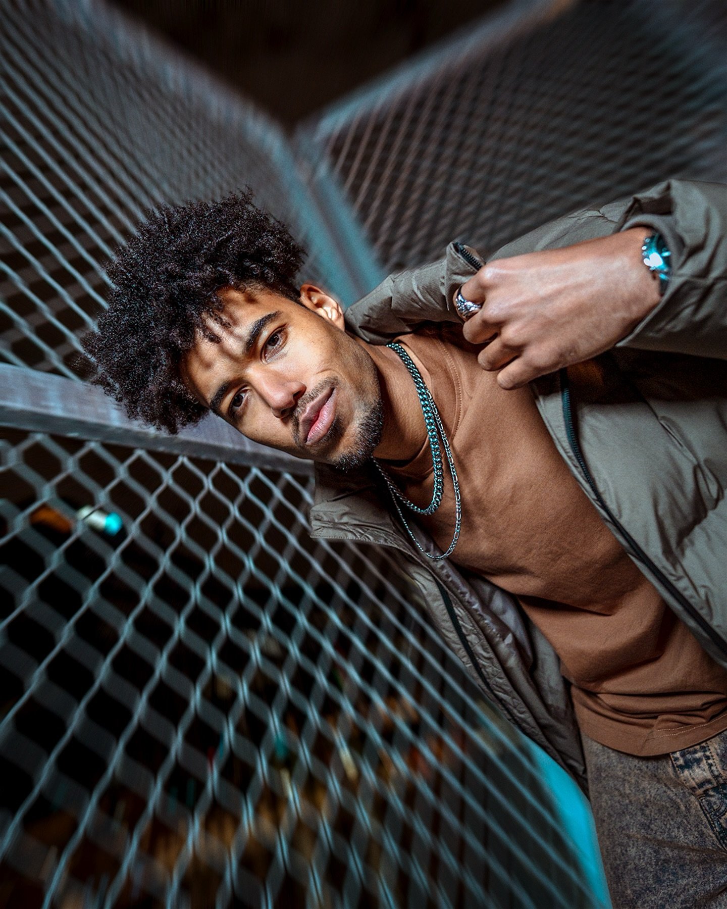 &ldquo;Edge of the Night&rdquo;

Model: @emiliobretthall.public 
Event: Friday Night Lights
@mccevent 

#MelbournePhotographer #StreetStyleShoot #UrbanEdge #MensFashion #ModelVibes #CreativeDirection #CinematicPortraits #CityLightsVibes #PufferSeason