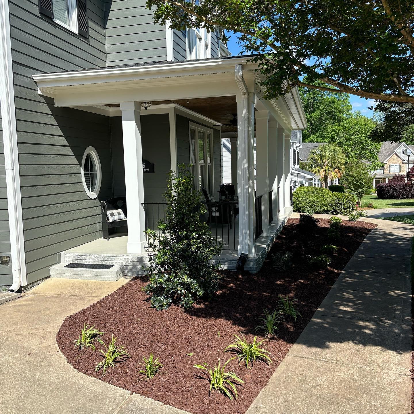 Swipe to see the before and after of our most recent landscape installation🌳☀️

☎️(910) 890-8080
💻higginslandscape.com

#landscape #landscapeinstallation #nc
