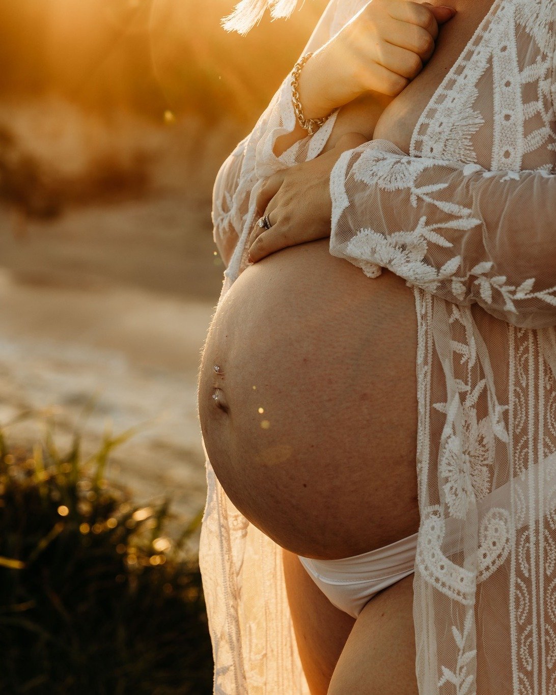 Golden hour, ocean breeze, and a love that&rsquo;s about to grow by two tiny feet 🌊✨

This cliffside sunset session was pure magic&mdash;mama glowing, wind dancing through her dress, and the sky putting on a show just for her.

Documenting this seas