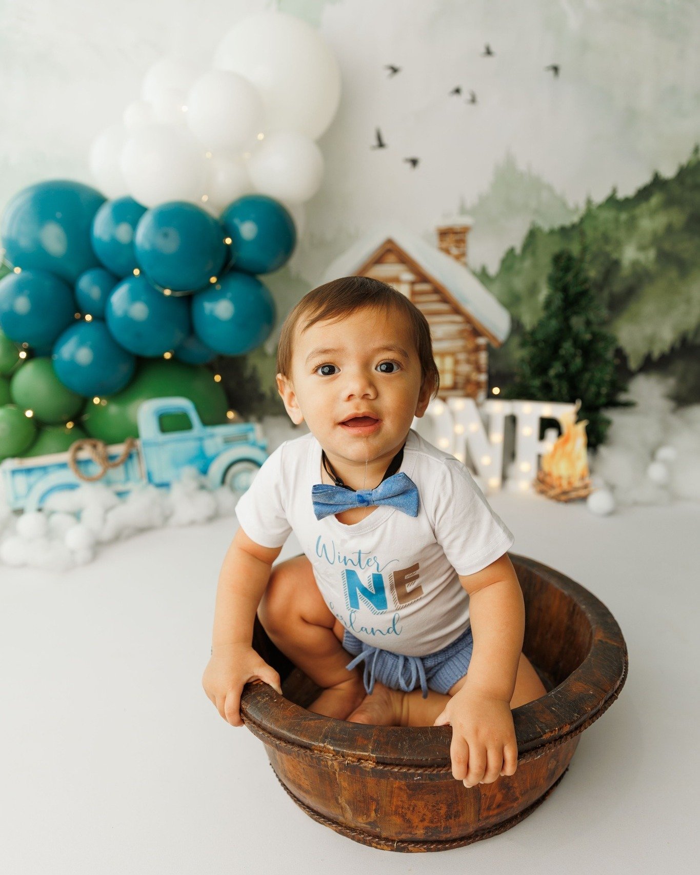 This mountain-themed cake smash was everything 🏔️✨ From the rustic tones to the tiny adventurer at the centre of it all, this session had such a cosy, wild-and-free feel. One whole year of growing, giggling, and climbing those baby milestones&mdash;