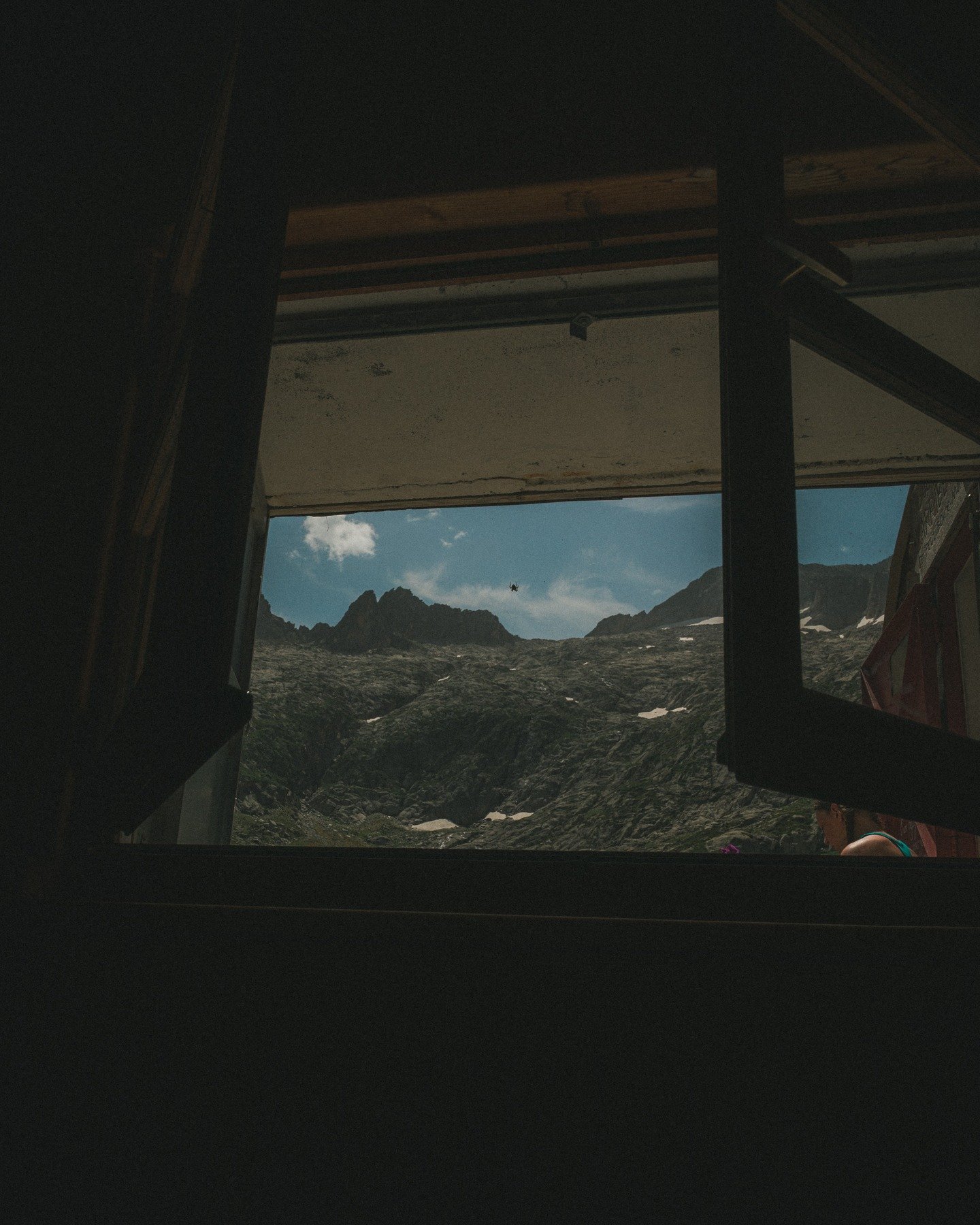 Pour le meilleur comme pour le pire, jamais l&rsquo;aventure ne cessera de battre en moi.
Une v&eacute;ritable qu&ecirc;te de sens et de go&ucirc;t, o&ugrave; les papilles sont constamment mises &agrave; l&rsquo;&eacute;preuve.
Go&ucirc;ter le vent, 