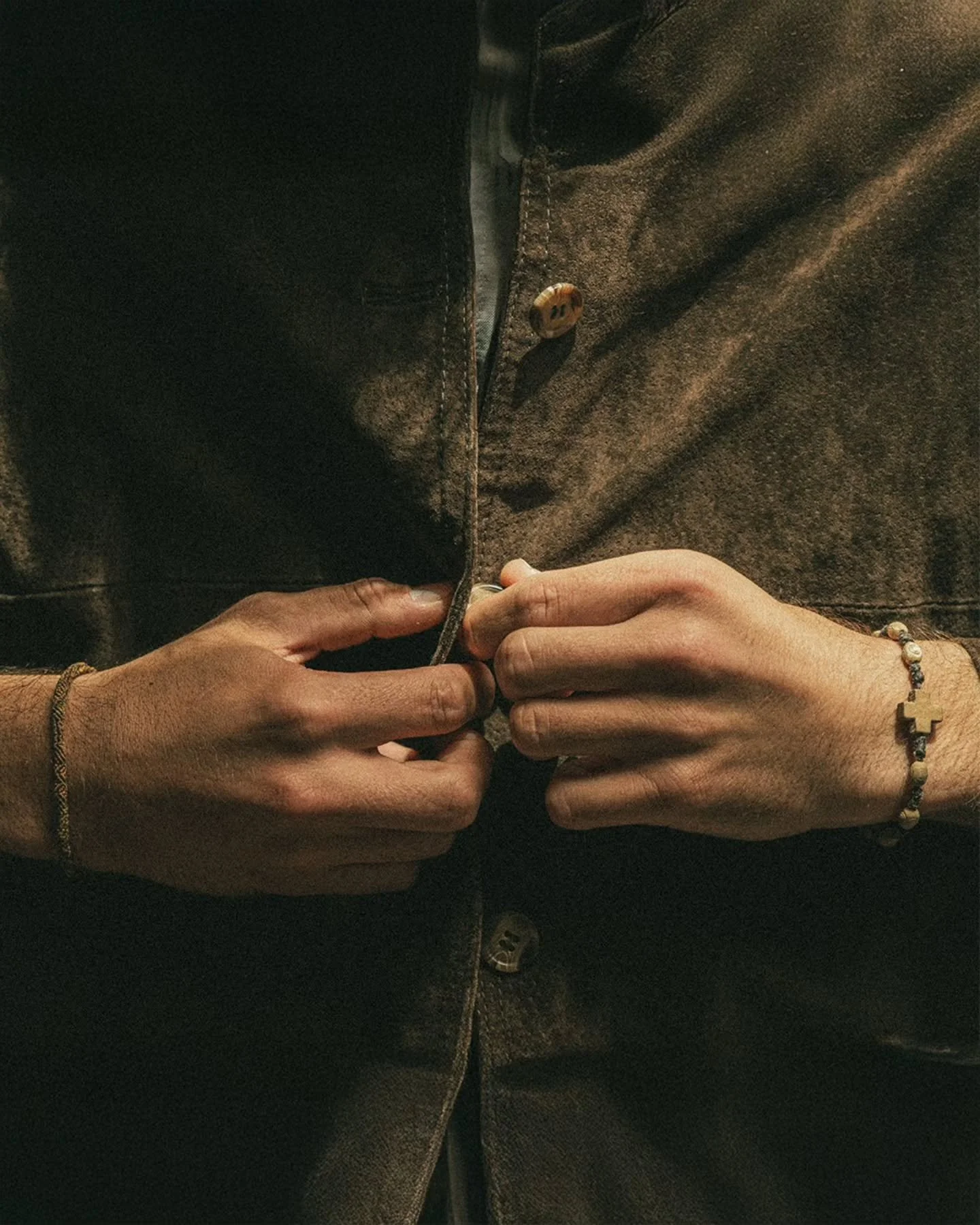 Le toucher, les &eacute;l&eacute;ments, les textures, la mati&egrave;re. Autant de sensations que d&rsquo;enivrance. &Agrave; la recherche d&rsquo;un parfum, je me suis enclin &agrave; ne faire qu&rsquo;un.

#fisheyelemag #errancestudio #hellofrom #p