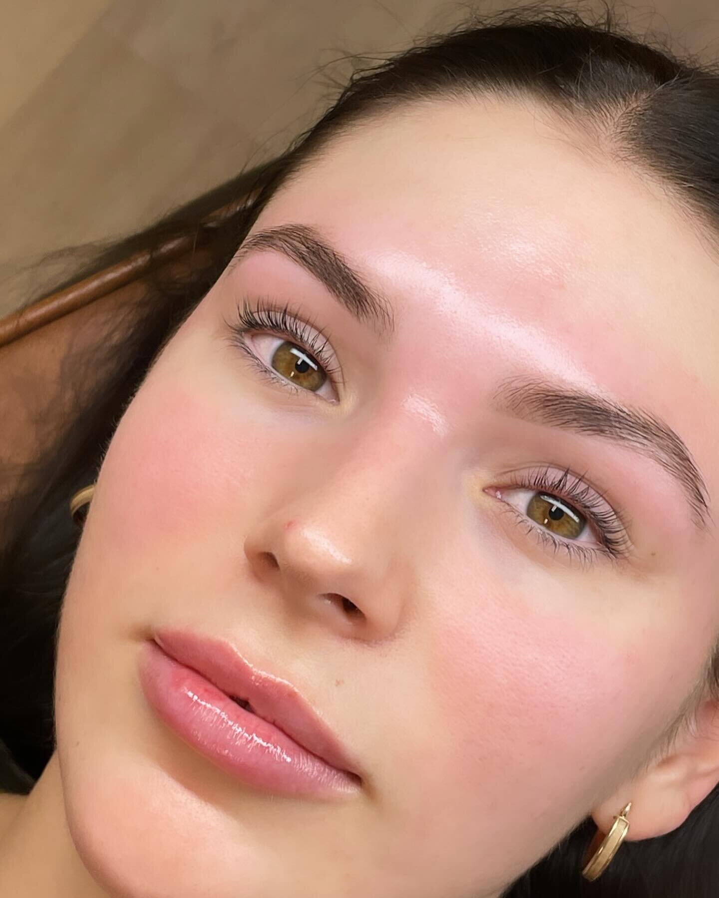 Hello to effortless beauty

Lash lift, tint + filler &amp;
Brow sculpt + dye