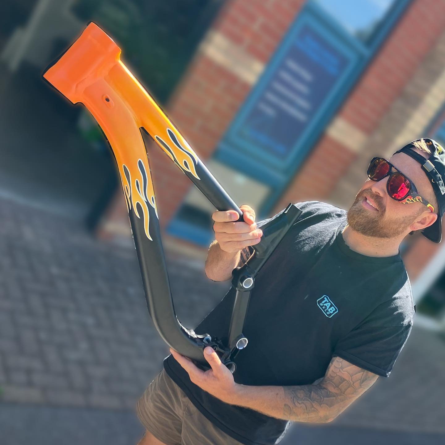 @tom100___ wanted his new ride to match his shades 🔥😎🤘

#custompaintjob #bikeframepainting