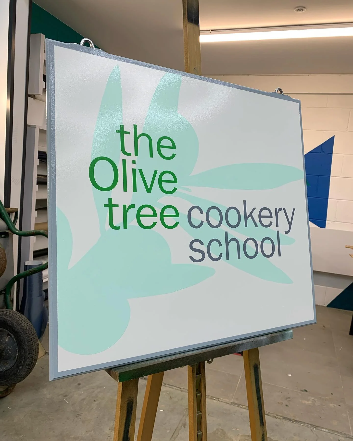 A hanging sign made for The Olive Tree Cookery School who wanted their logo painted onto a new sign for the entrance to the school 

- Made with enamel paint on 18mm Tricoya wood with a routed edge. 

#hangingsign #signpainting #handpaintedsigns