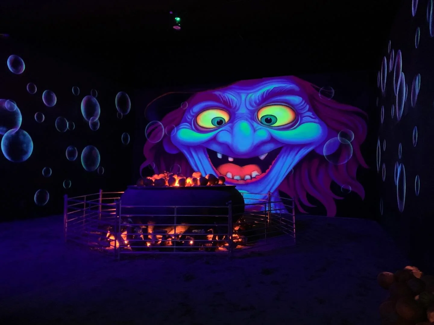 The witch room @sunnyfieldsfarm! Which is one of six themed rooms at Pumpkin Time this year. A large mural painted entirely with fluorescent spray paint which was so much fun to paint! It&rsquo;s difficult to get a decent photo as the UV seems to mak