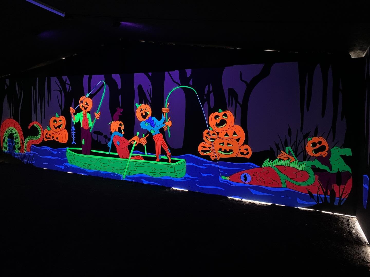 Here&rsquo;s the addition to the Glow Trail I painted this year for Pumpkin Time, I couldn&rsquo;t quite fit it all into the photo 😬