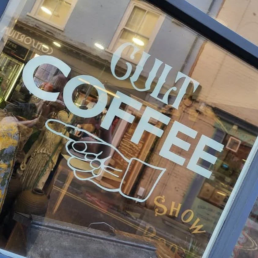 Oh I do love to paint on glass 👌 A recent little addition to @cultantiques 👈☕️