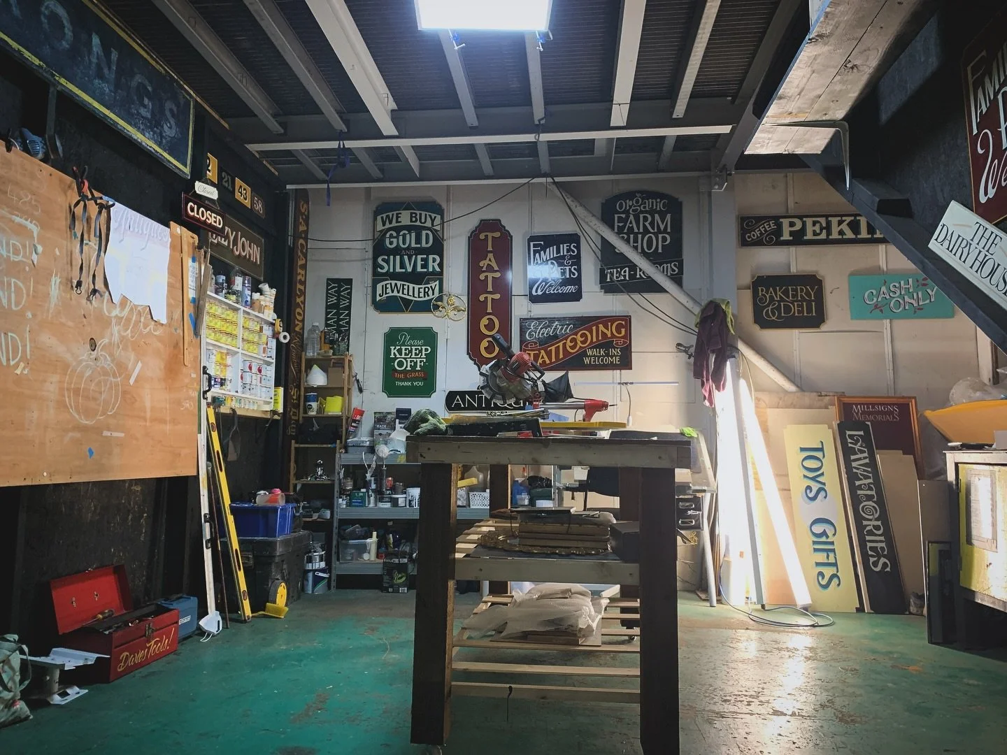 I&rsquo;ve just finished moving my workshop and am just settling in, starting with hanging some signs to make it feel like my space - I look forward to filling this place out as time goes by 👌 I just need to sort the lighting out now!