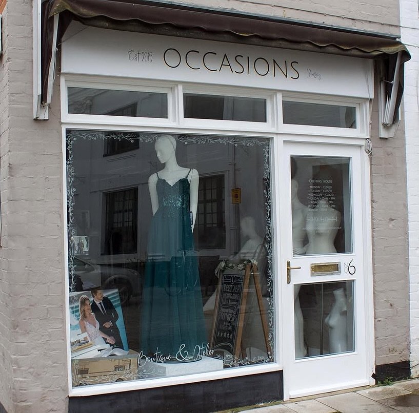 A few photo&rsquo;s of the signage work for @occasionsofweststreet ✨💐

#goldleaf #gilding #bridalshop #weddingdress #signwriting #signpainting #hampshire #handpaintedsigns