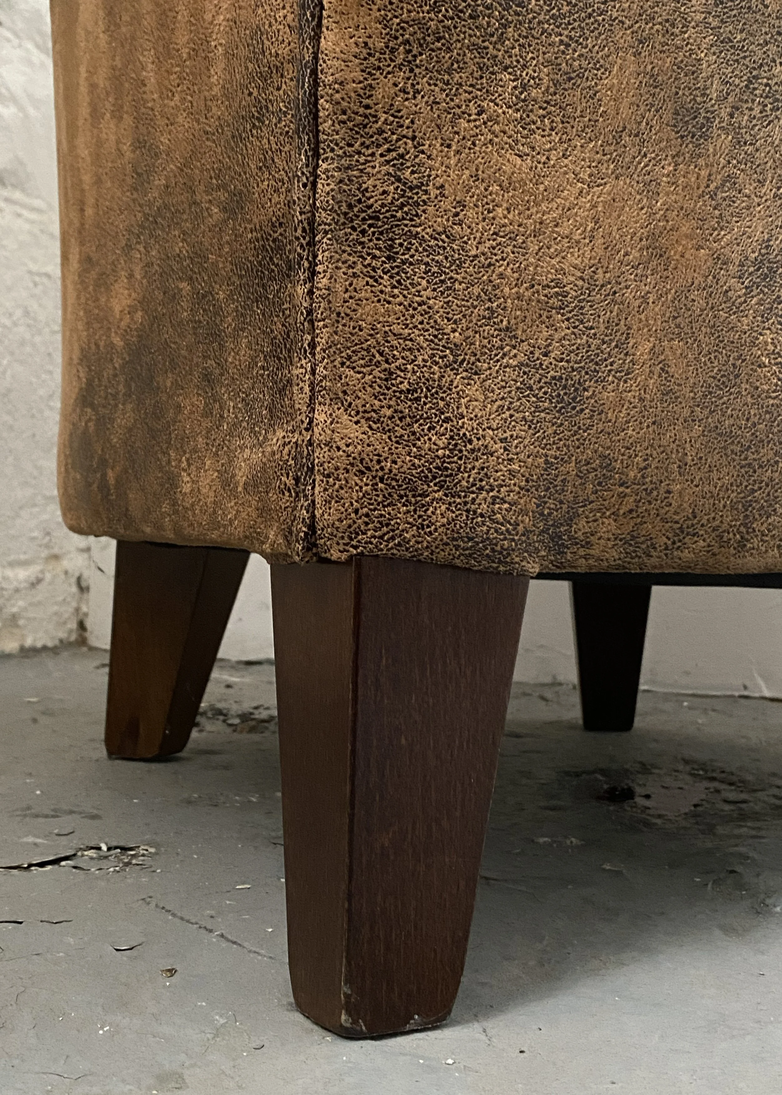 Curved Armchair_01.jpg