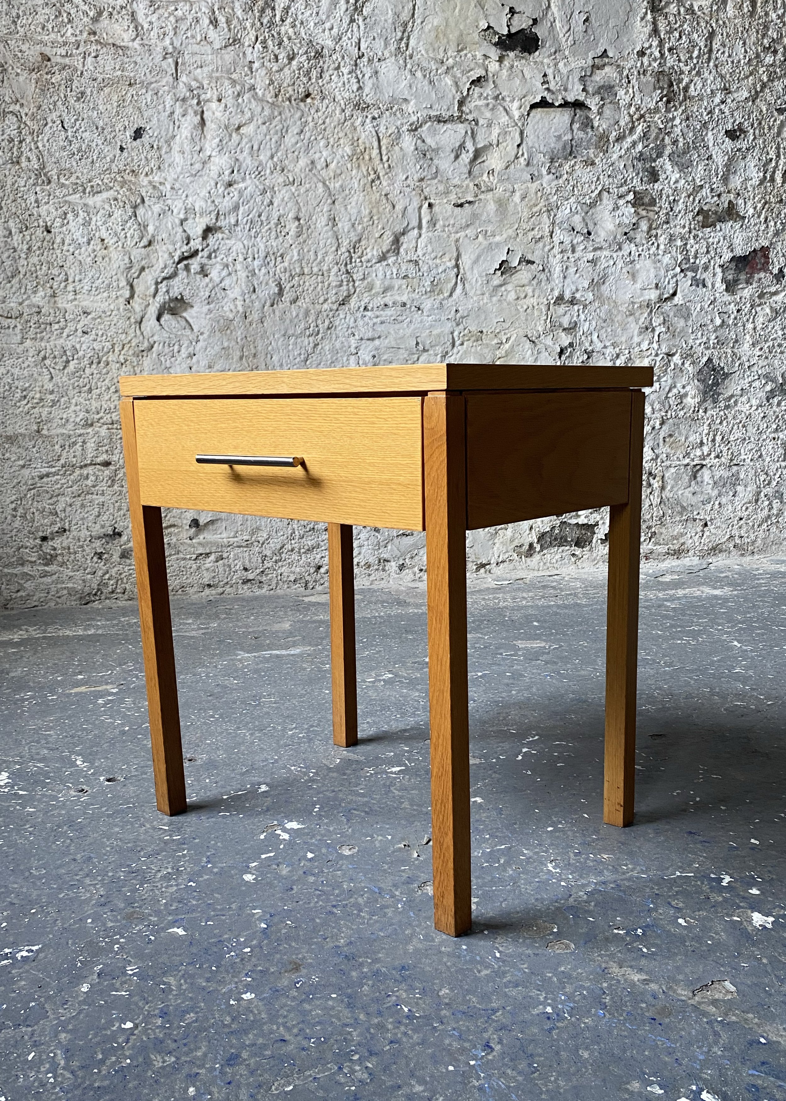 One Drawe Table_04.jpg