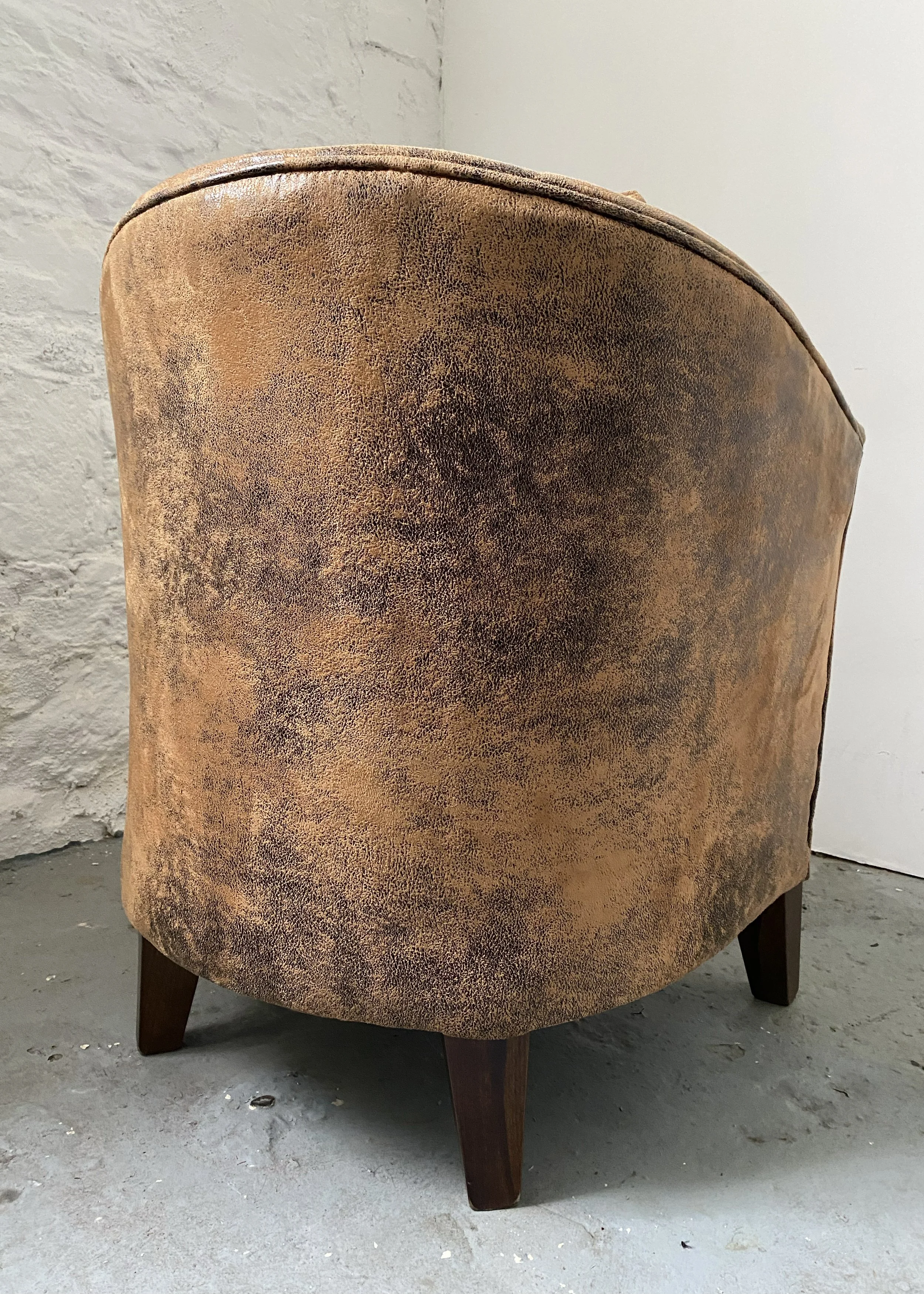 Curved Armchair_03.jpg