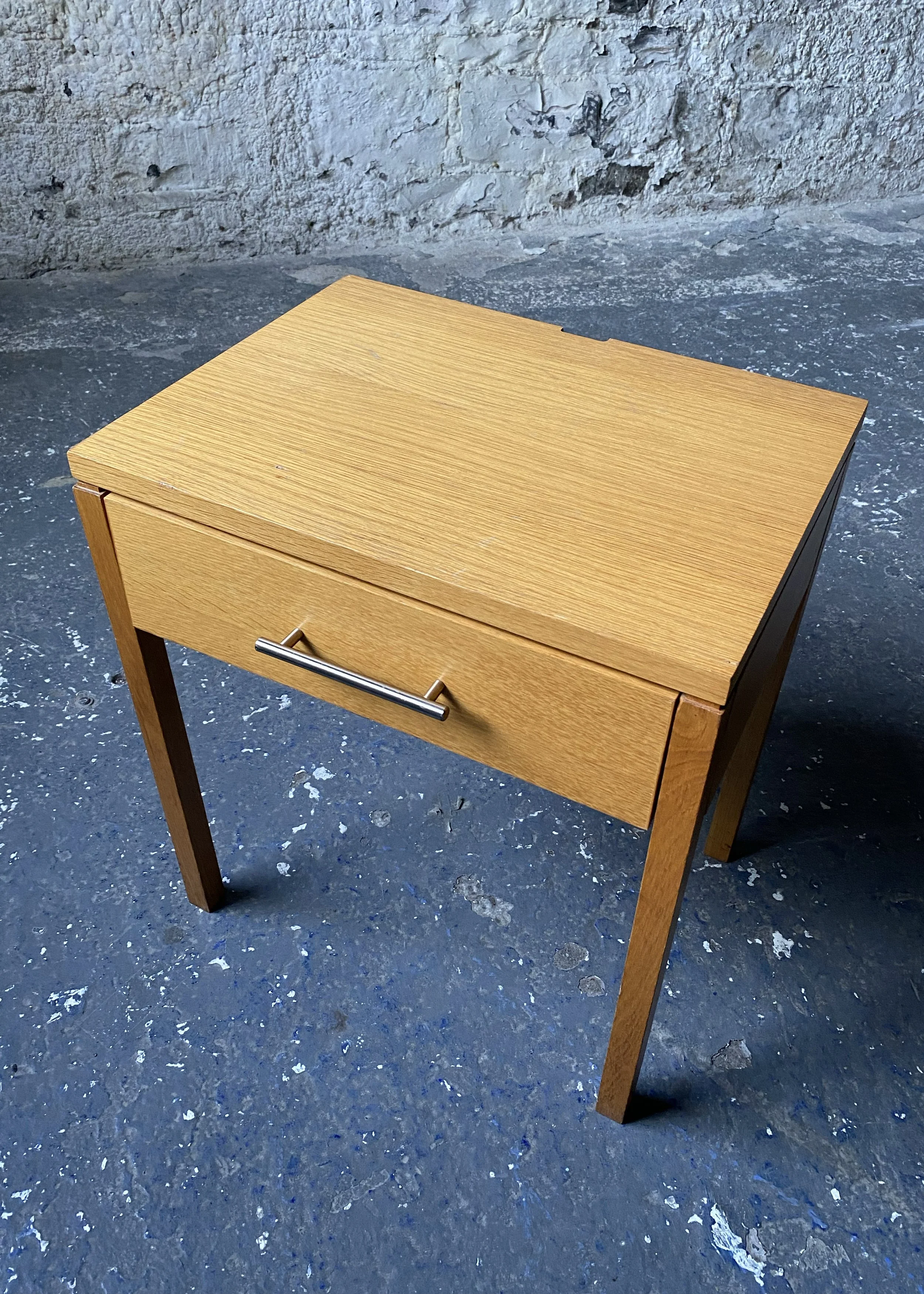 One Drawe Table_01.jpg