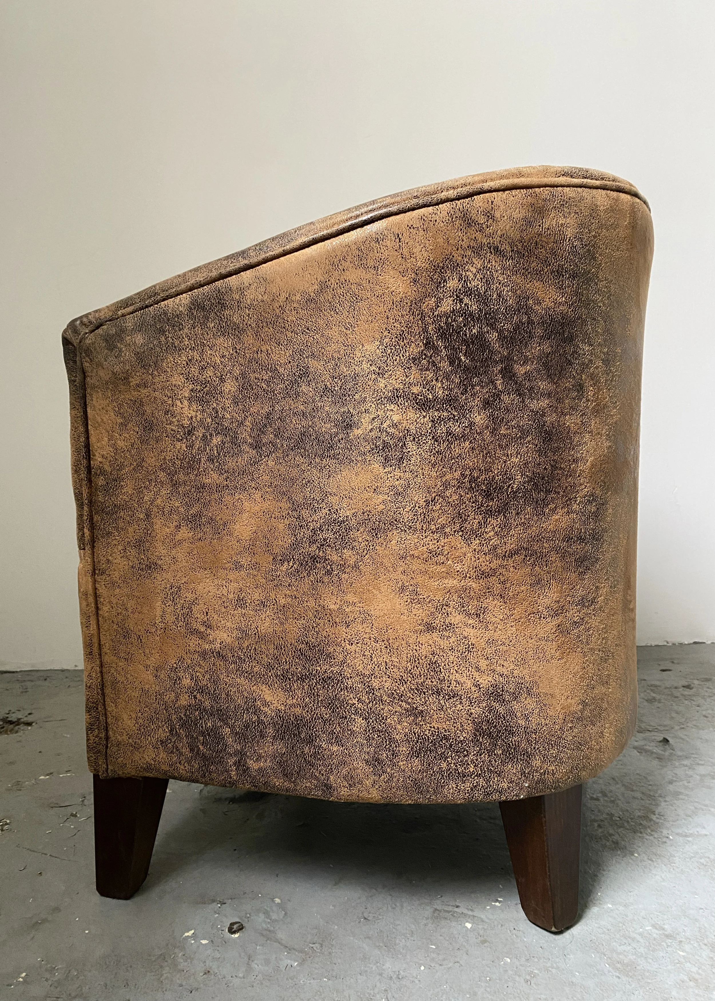 Curved Armchair_05.jpg