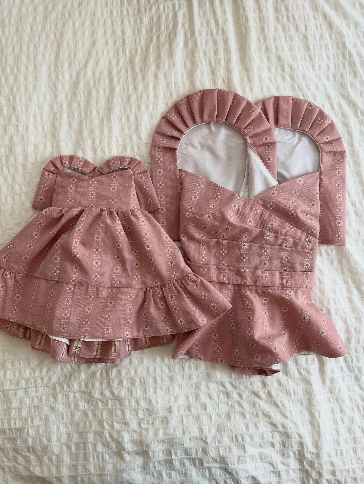 The sweetest mommy and daughter set for a special little girl turning 1 next month. 😍 

Made using @fableism fabric in pansy pink daisy stripe. 
Purchased locally from @fringefabrics_sd 

#modernfilipiniana