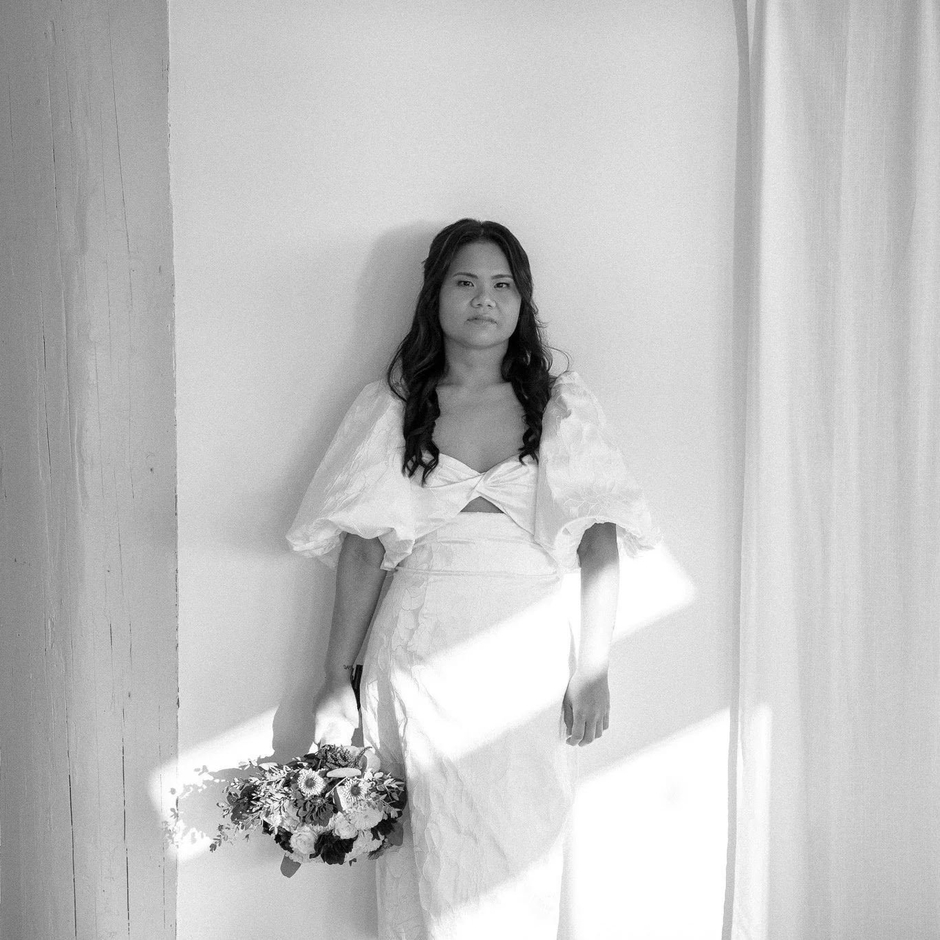 Real bride, Alana, in the Chesa Puff Sleeve Midi from my Bridal'25 collection. Alana was actually the first bride who I saw at my bridal pop up last June, and I loved that she knew exactly what she wanted to try on, and what she tried on was the Ches
