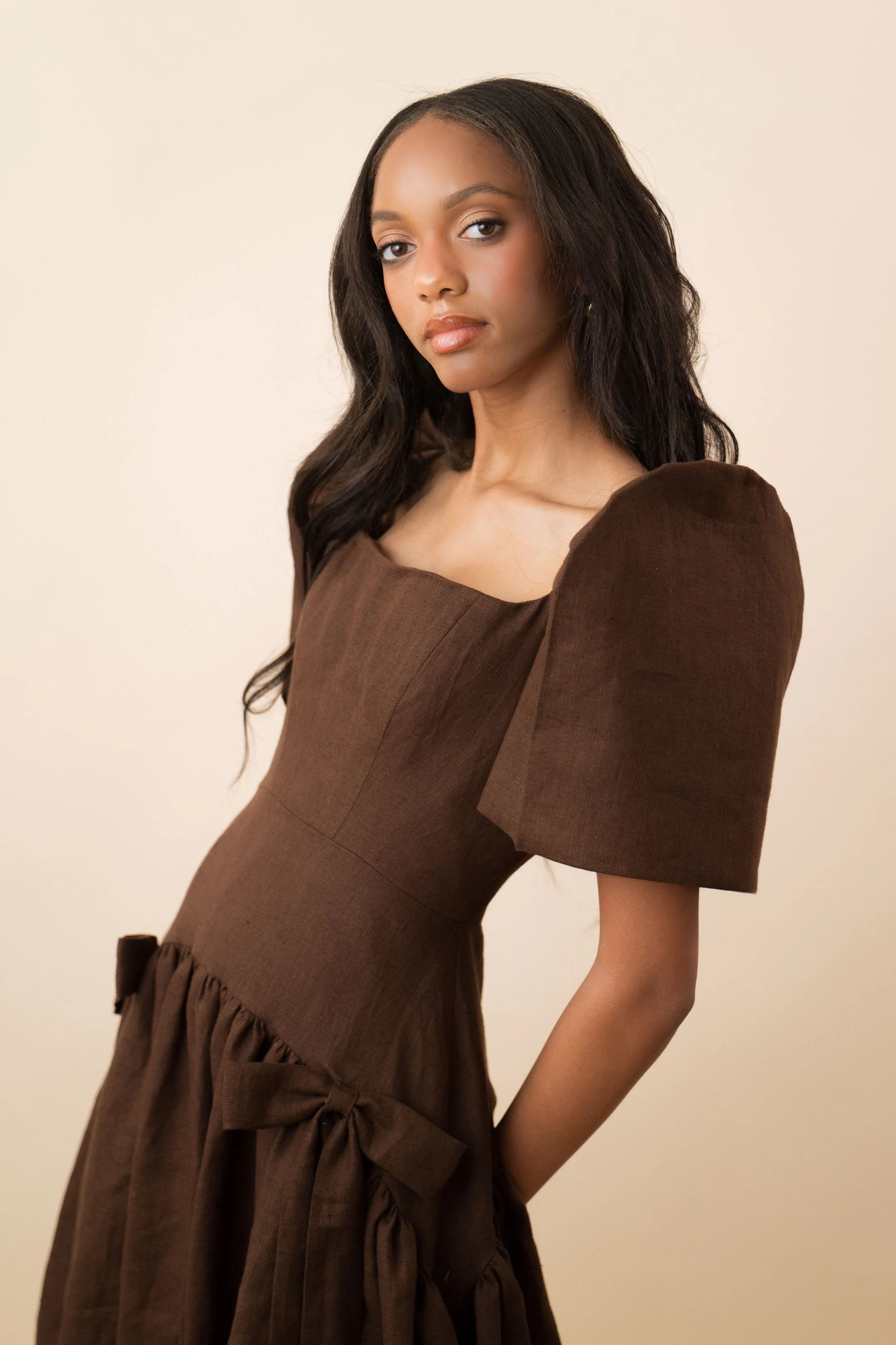 Sabina in Cocoa Linen with removable sleeves