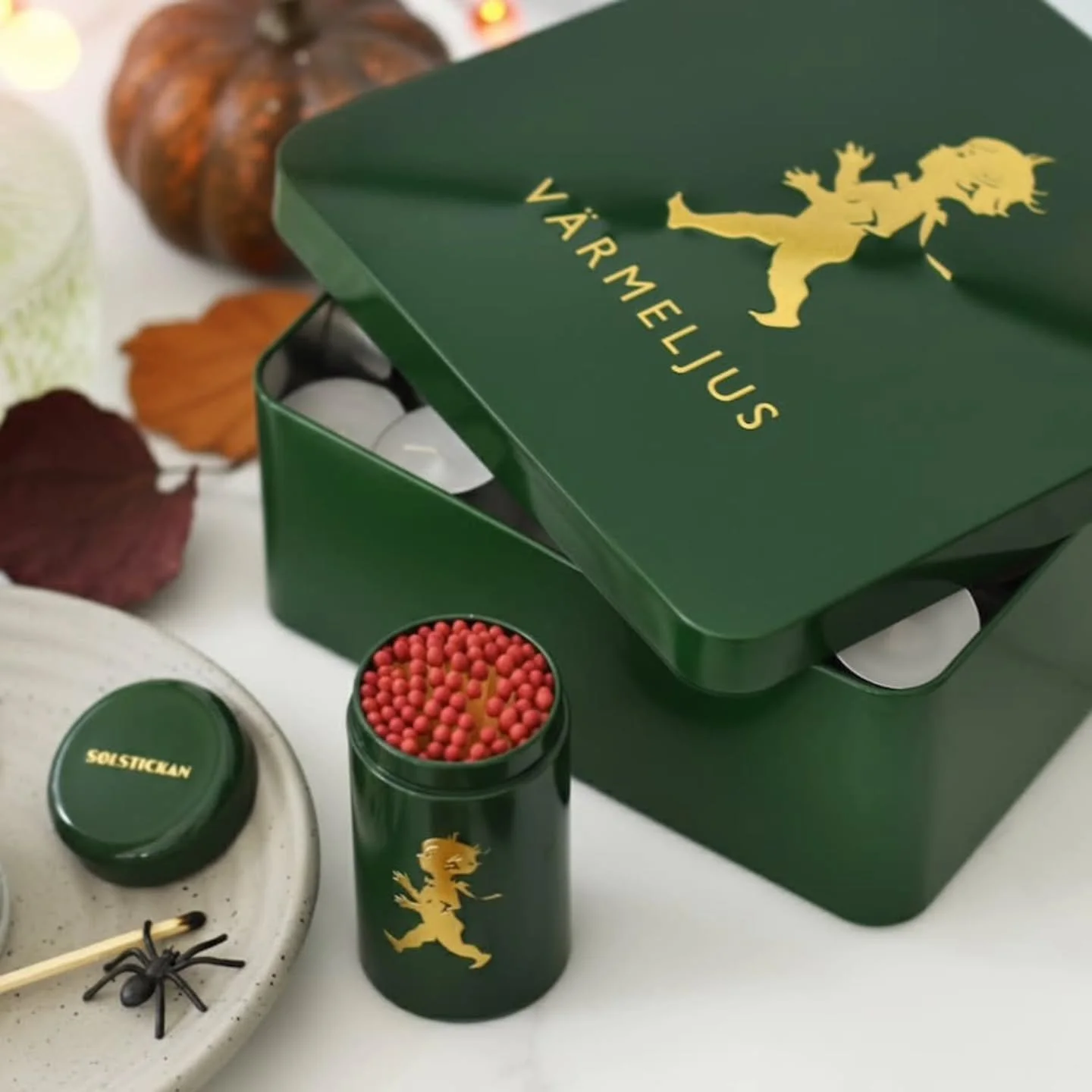 V&auml;rmeljusl&aring;da med 50 v&auml;rmeljus!

N&auml;r m&ouml;rkret faller och kv&auml;llarna blir l&auml;ngre vill vi sprida lite extra v&auml;rme.

Just nu f&aring;r du ett 50-pack v&auml;rmeljus fr&aring;n Liljeholmens Ljus helt gratis n&auml;r