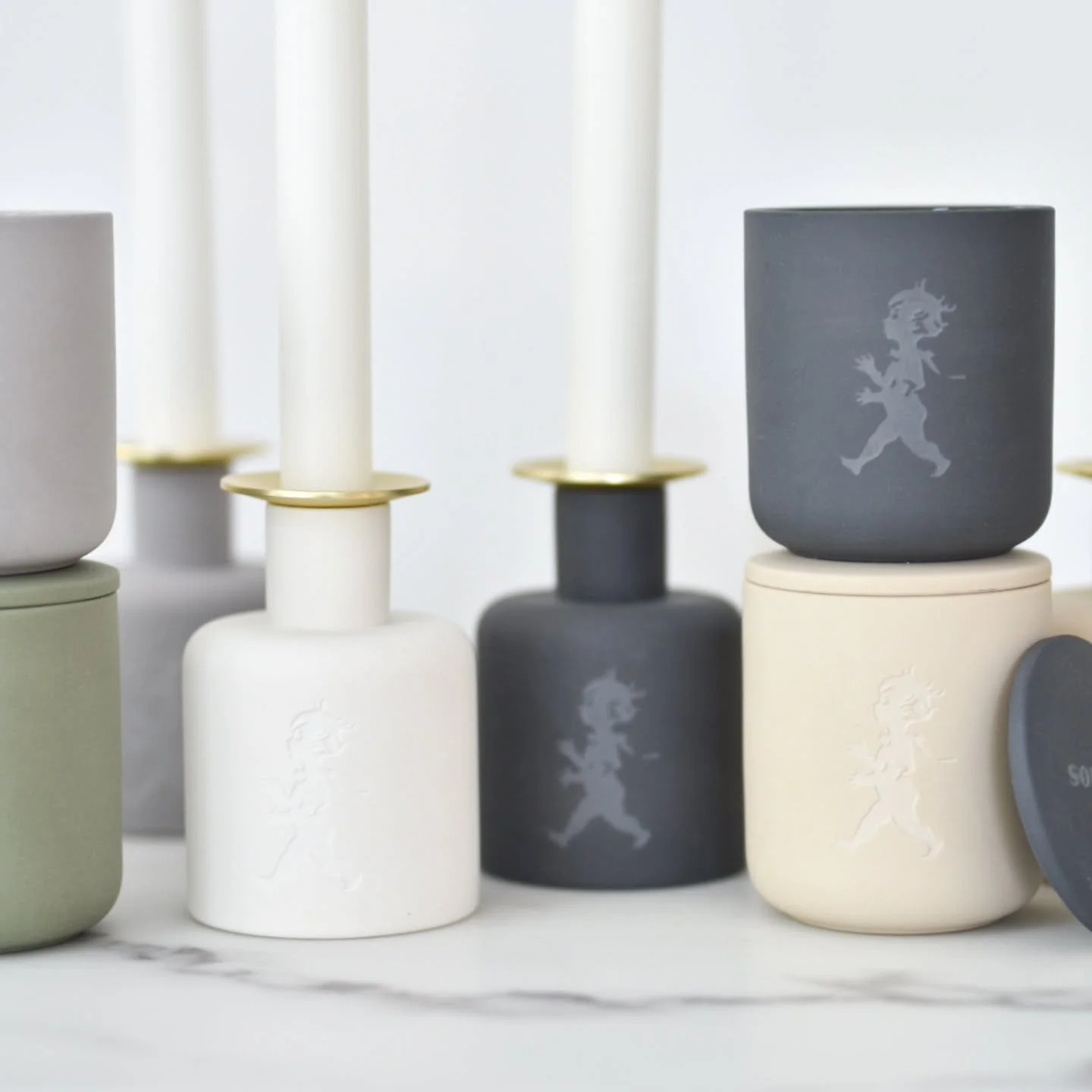 Keramik 🖤 ljusstakar och doftljus i keramik I m&aring;nga h&auml;rliga f&auml;rger 😍 ni hittar dom p&aring; solstickandesign.se