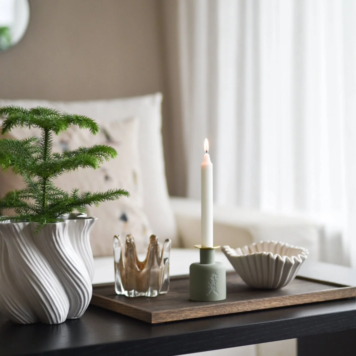 God kv&auml;ll! Ni har v&auml;l inte missat att vi k&ouml;rt ig&aring;ng den andra adventst&auml;vlingen? En valfri f&auml;rg p&aring; denna ljusstake ligger i potten 👆😍🖤🌲🎅