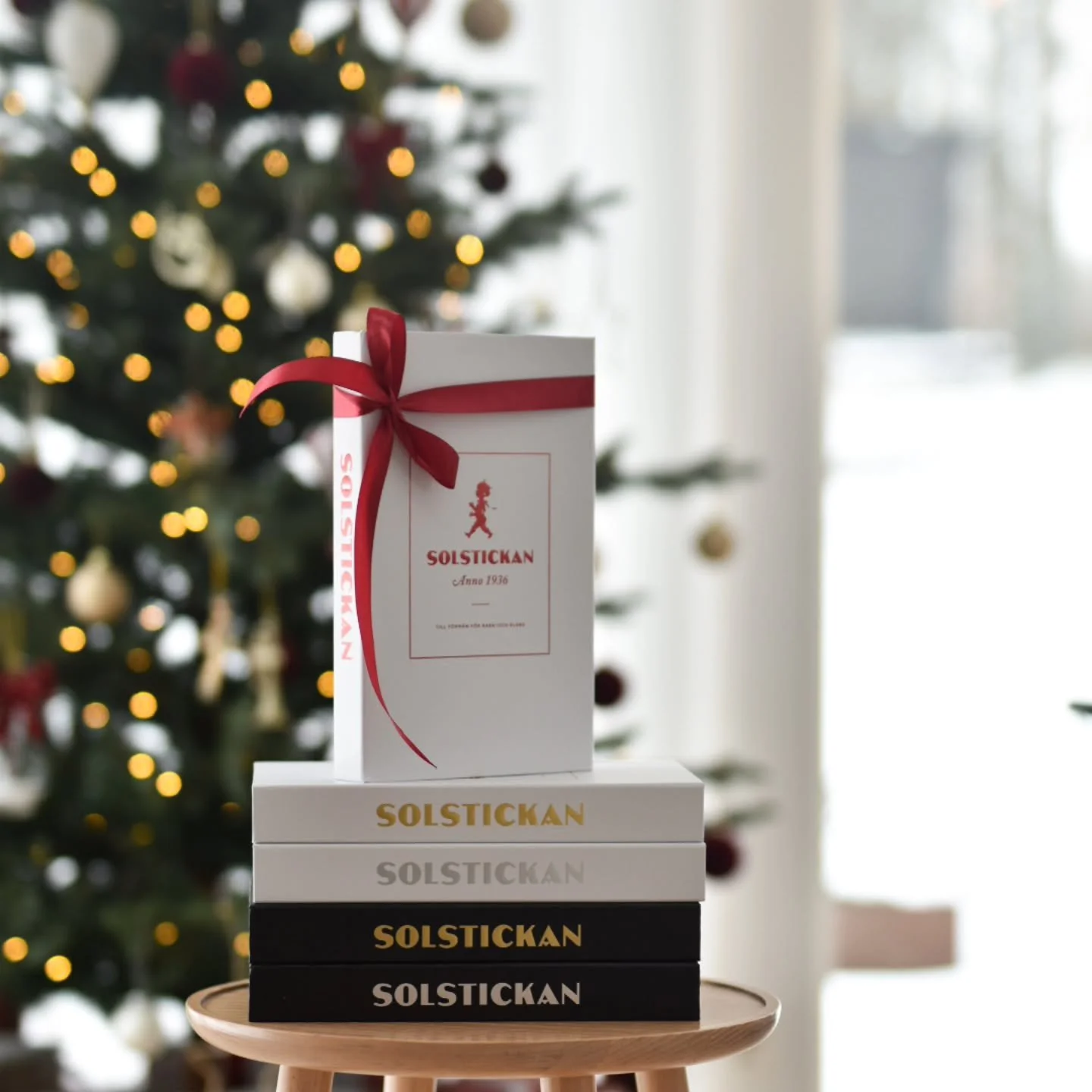 Ute i sista minuten? Vi har omt&auml;nksamma julklappar i olika prisklasser p&aring; solstickandesign.se 
🌲⭐️🎅 En brandfilt i en stilig tabelbook kanske? 2 i en kan man s&auml;ga, h&auml;ng upp filten och g&ouml;m undan/f&ouml;rvara n&aring;got i f