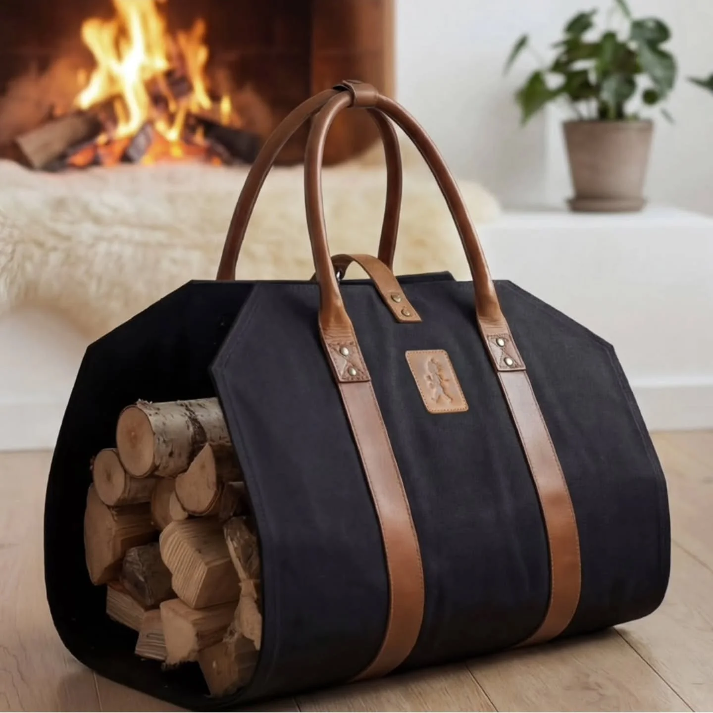 B&auml;r in din ved med hj&auml;lp av denna snygga vedp&aring;se i canvas med detaljer i l&auml;der🔥