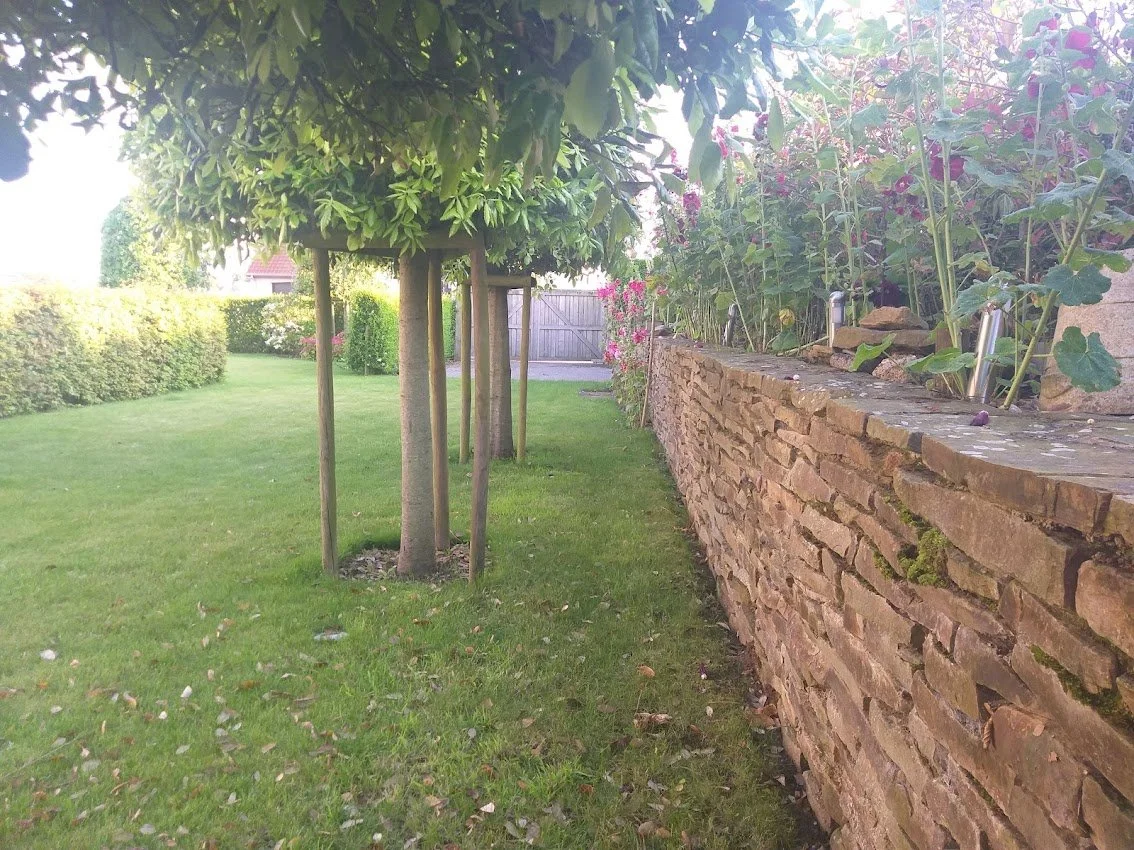 12 1 tuin muur moelons.jpg