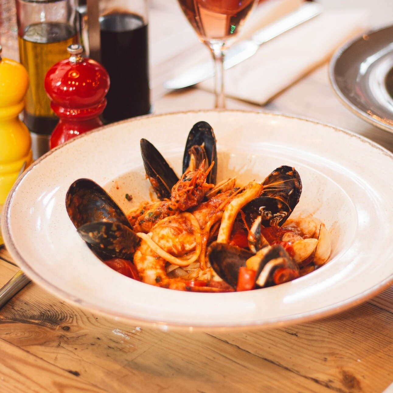 Frutto di Mare Tagliatelle |

Pan-seared calamari, king prawns, mussels, and clams meet fresh tomato, garlic, white wine, and a dash of parsley for a delicious taste of the sea!

#Seafood #Pasta #ItalianCuisine #DeliciousDishes #Foodies #SeafoodLover