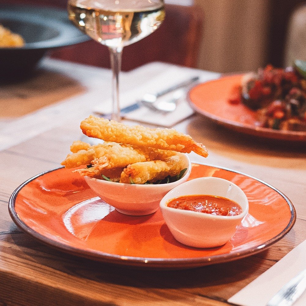 Our tempura prawns are an absolute treat!

Tempura battered king prawns served with a spicy tomato and nduja dip. Stop by and try some today!

#tempuraprawns #prawnstarter #ndujadip #vespafavourites #starters #LeicesterSquareEats #independentitalianr