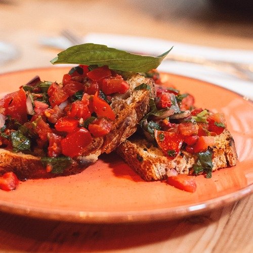 Tomato bruschetta: Our delicious freshly made olive and basil bread, toasted to perfection. Topped with tomatoes, garlic, basil, and oregano.

#Bruschetta #SimpleElegance #traditionalitalian #vesparestaurant #VespaEats #vespaitalian #independentitali