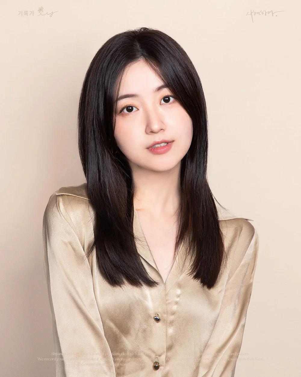 My first time trying Korean-style ID photos. I have to say, their photo editing is incredibly fast 🤩 truly impressive!
.
人生第一次嘗試韓國的證件照。不得不說他們修圖真的好迅速，實在是太佩服了！

#sihyunhada #韓國證件照 #profilephoto #證件照 #韓國 #korea #protrait