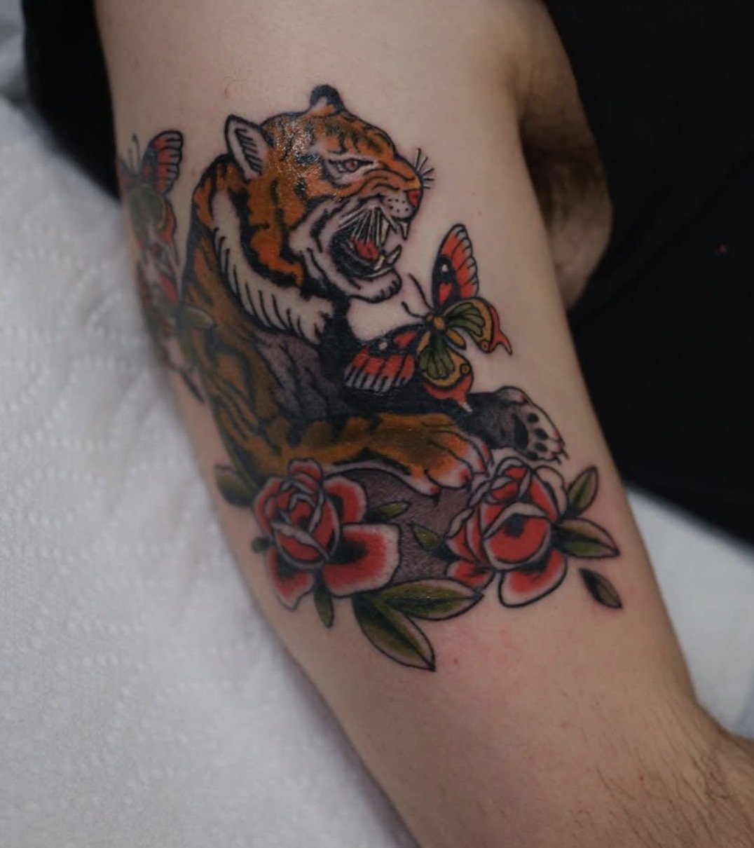 Tattoo of a large american traditional tiger, in warm colors. William-Adolphe Bouguereau