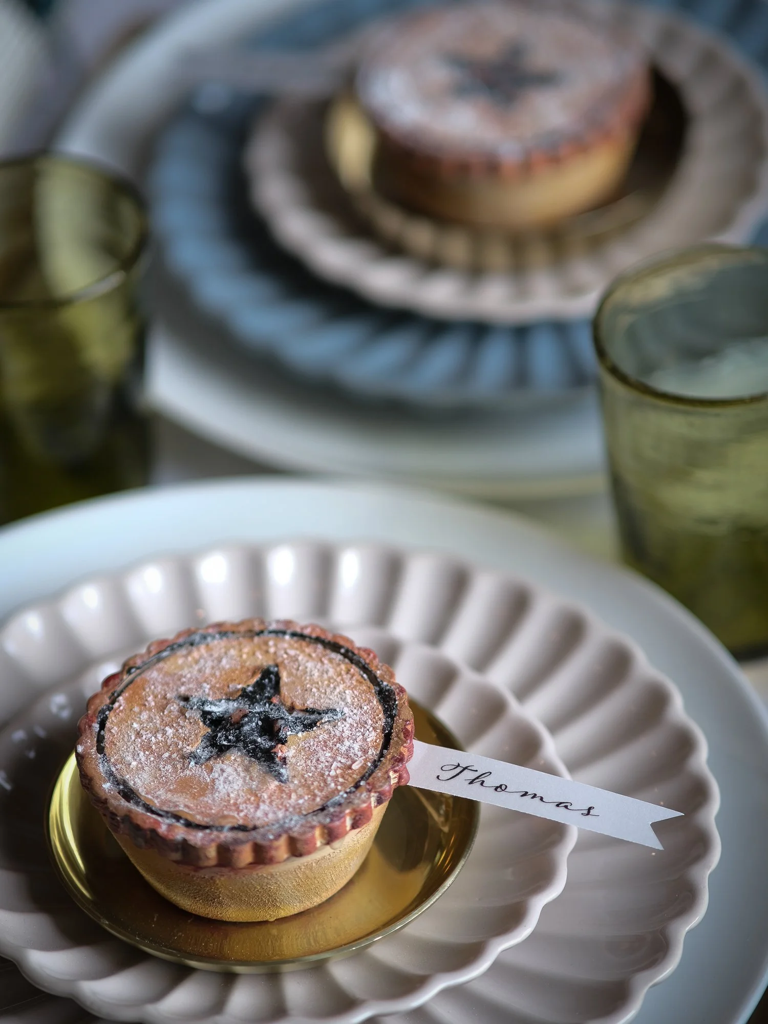 Wooden mince pie christmas place setting