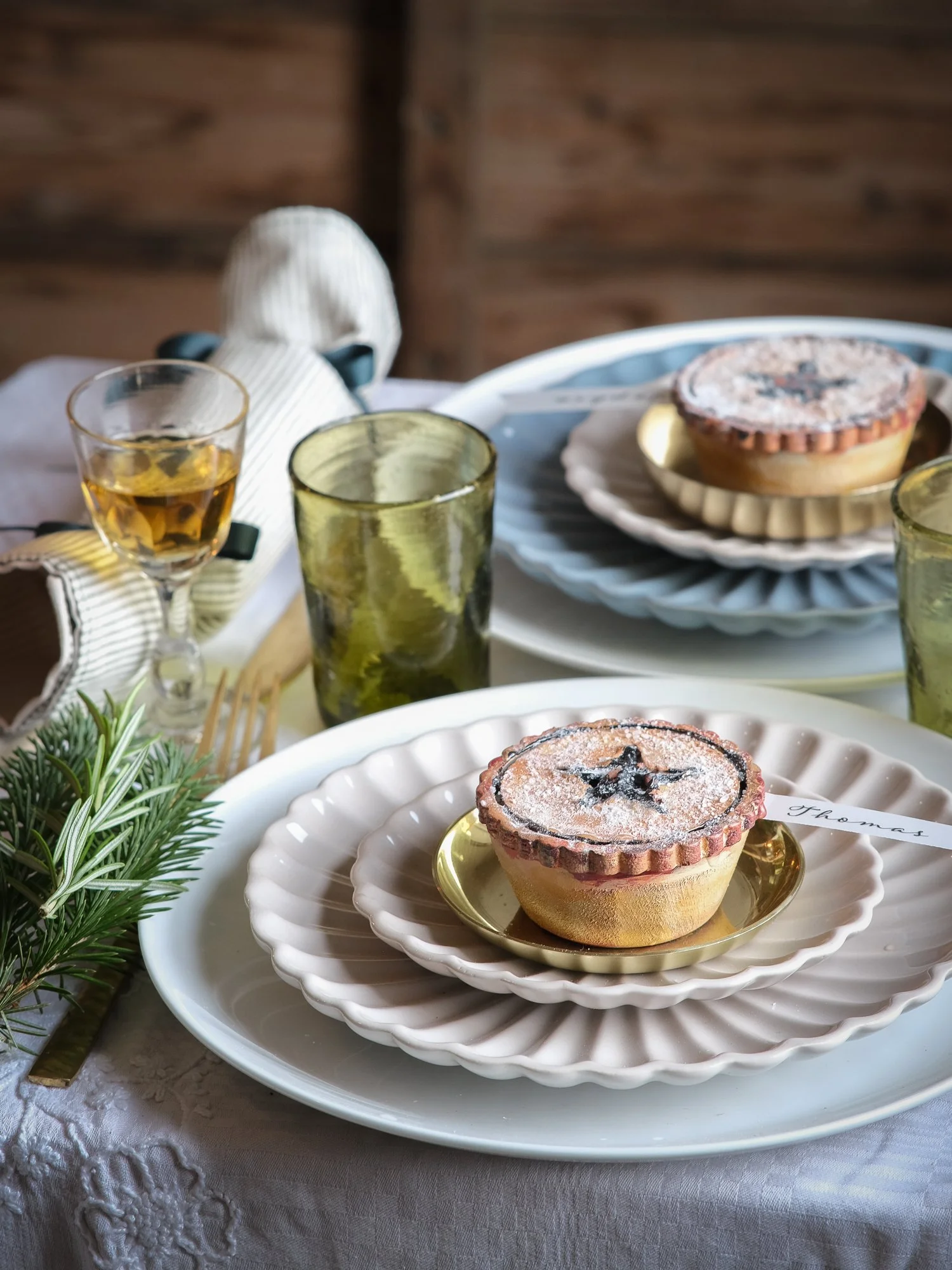 Wooden mince pie christmas place setting