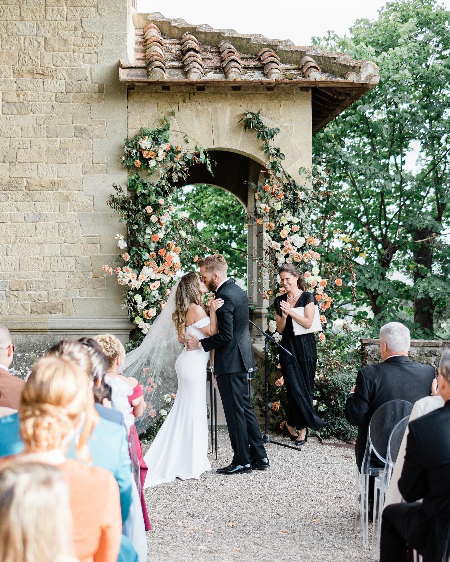 🇮🇹 Mel &amp; Carlos, un matrimonio che ricorder&ograve; per tanto tempo.
🇺🇸 I will remember this wedding for a long time
-
-
-
-
-
#provencewedding #italyweddingphotographer #weddingintuscany #tuscanywedding #tuscanyphotographer #iammagrougefabul