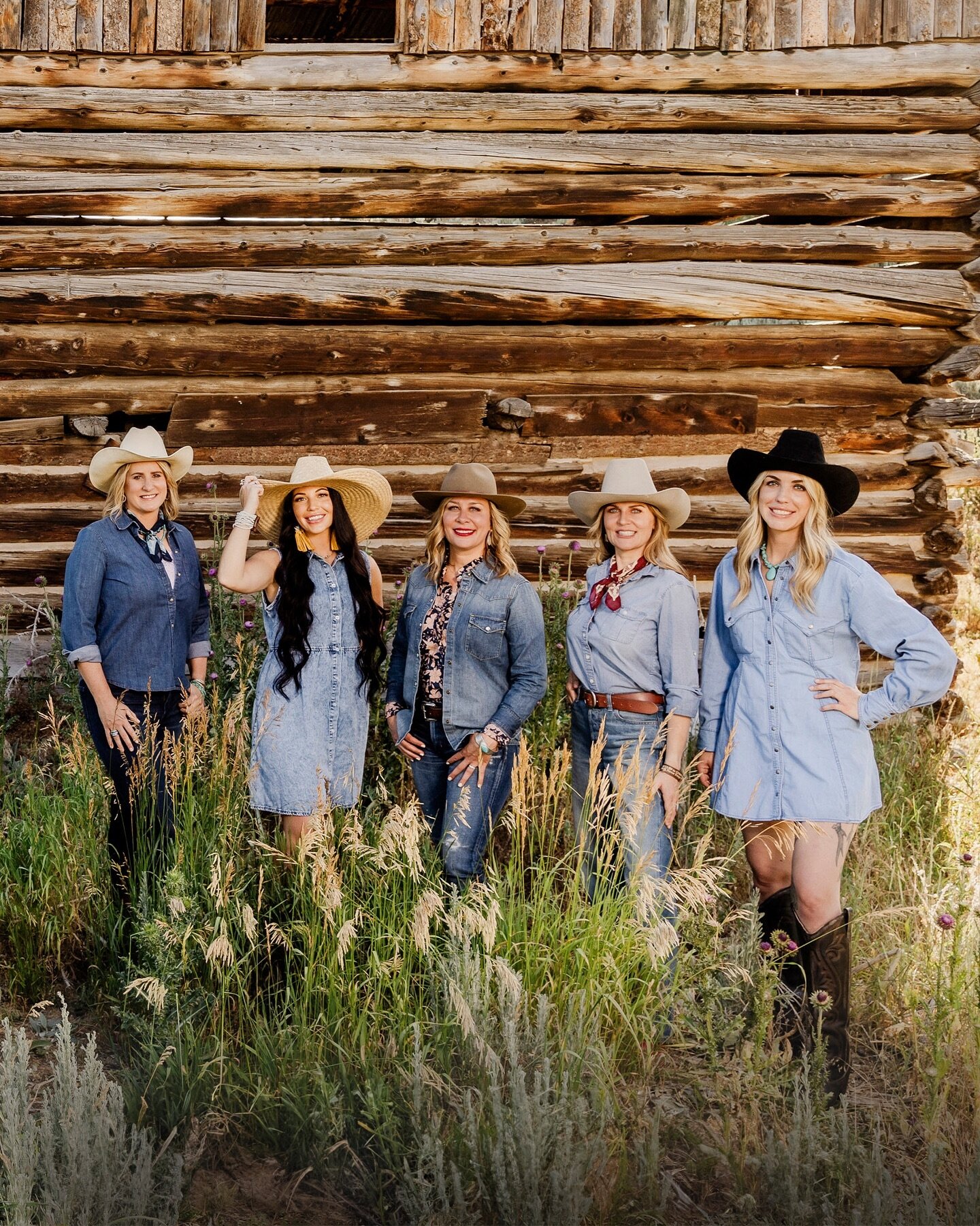 Styling: The Scout Guide Park City |&nbsp;@thedermatologyhouse

Reminiscing on a western inspired theme and a magical sunset with the amazing Dr. Kelly Stankiewicz and her beautiful team at The Dermatology House&nbsp;for Volume 5 of&nbsp;@tsgparkcity