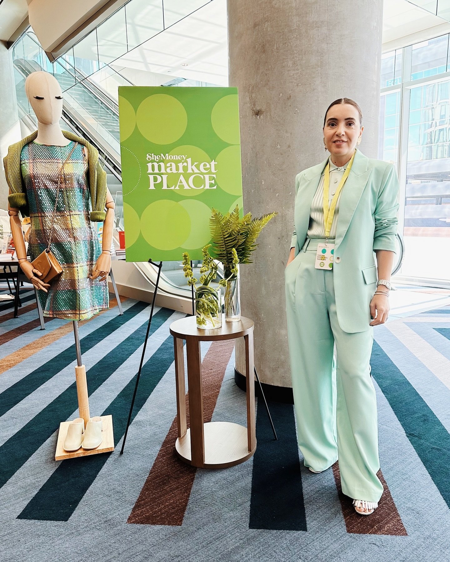 Going gaga for all things green and gold #colorofmoney from the latest @_SheMoney_ Market Place Pop-Up featuring locally women owned businesses. Showcasing collections from #farashafave retailers and designers. 

Special thanks to @mountainaesthete f