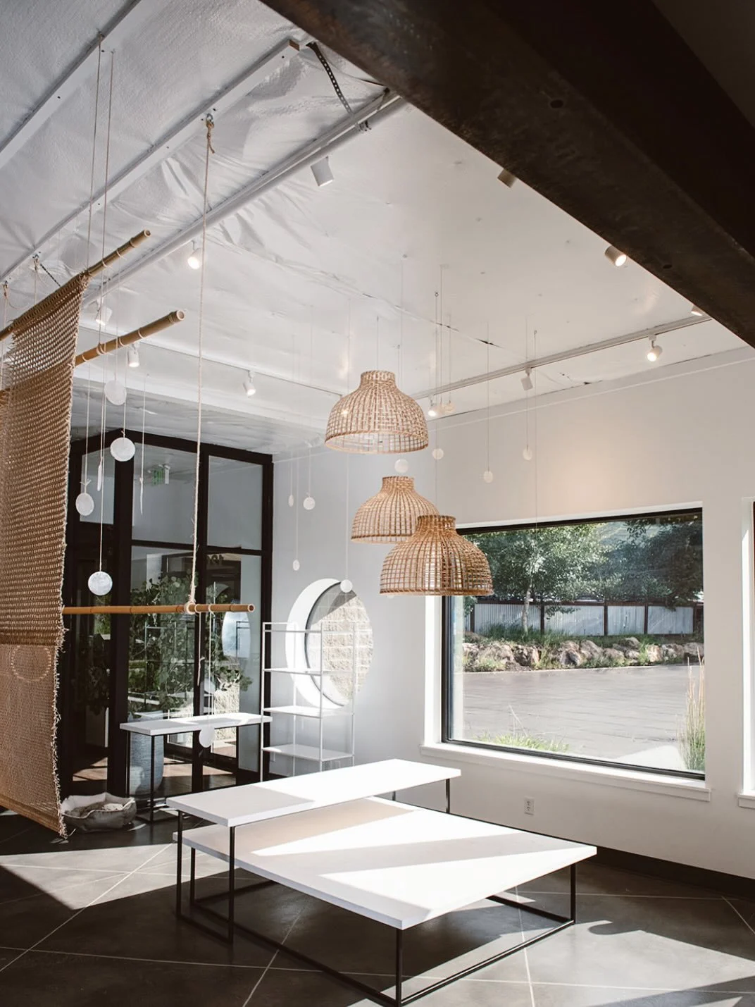 At Distrikt F, we&rsquo;ve created a boutique space designed for collaboration and creativity.
Think of it as your blank canvas &mdash; fully equipped with displays, fixtures, and our in-house creative team ready to help.

From window design to layou