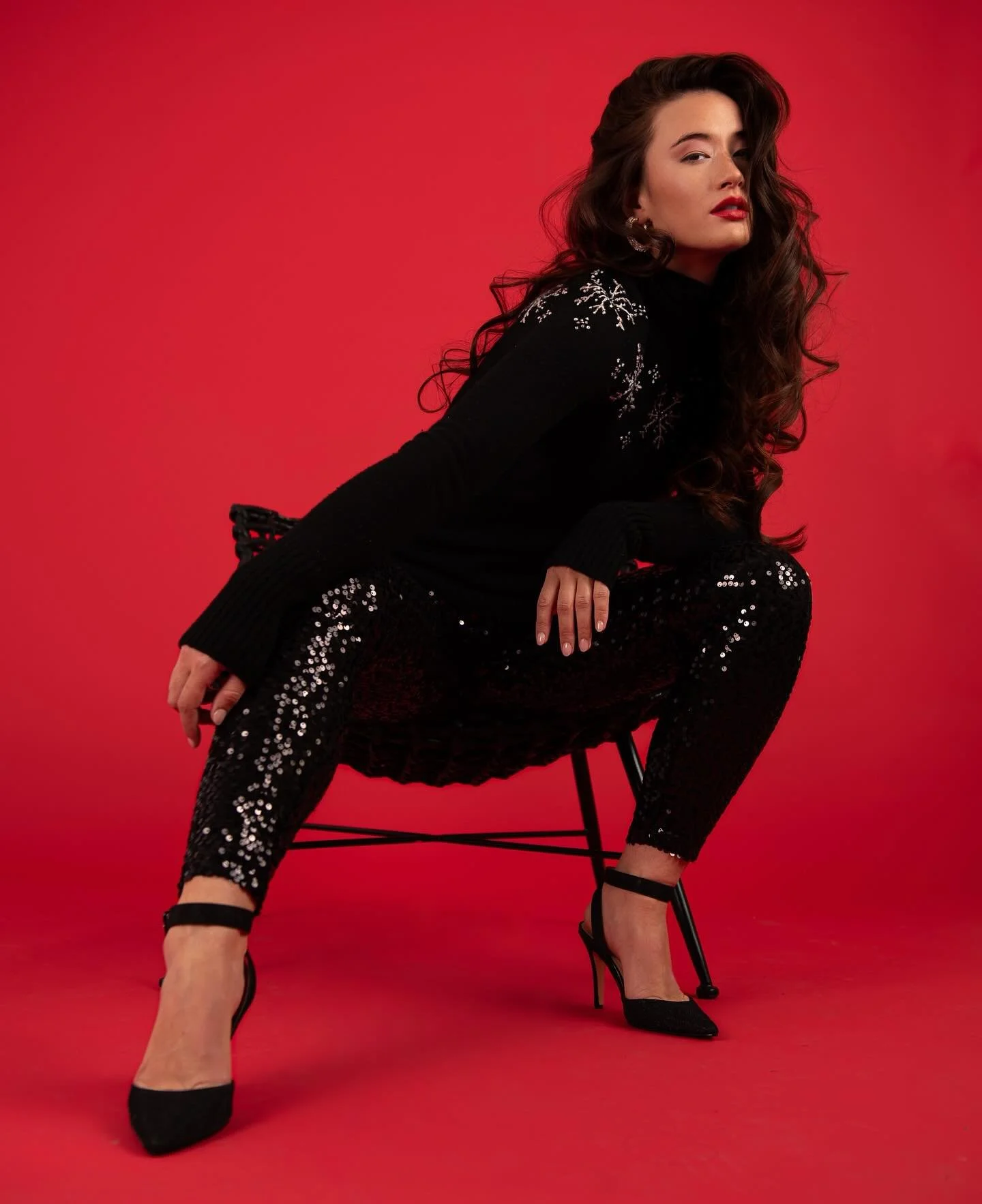 JOIN US TOMORROW FOR A FESTIVE F&Ecirc;TE 🎄🥂

A fashionable seasonal gathering inside Distrikt F&rsquo;s Holiday Open House.
Come for the fashion-forward finds, stay for the fun. 

December 5th &bull; 2&ndash;7 PM
Distrikt F &bull; 1205 Iron Horse 