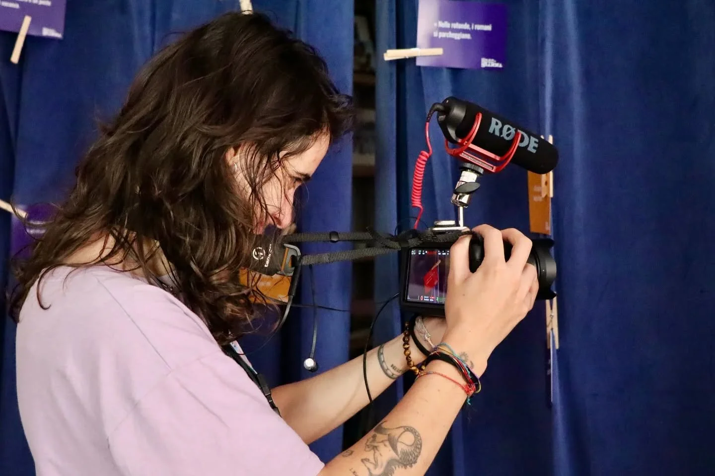 Due mesi fa &egrave; uscito il piccolo film/manifesto/corto di Casa Good Dramma. 

L&rsquo;evento &laquo;&nbsp;maison&nbsp;&raquo; della nostra realt&agrave; a Roma 🧡

L&rsquo;occasione di presentarvi la persona dietro queste stupende riprese e imma