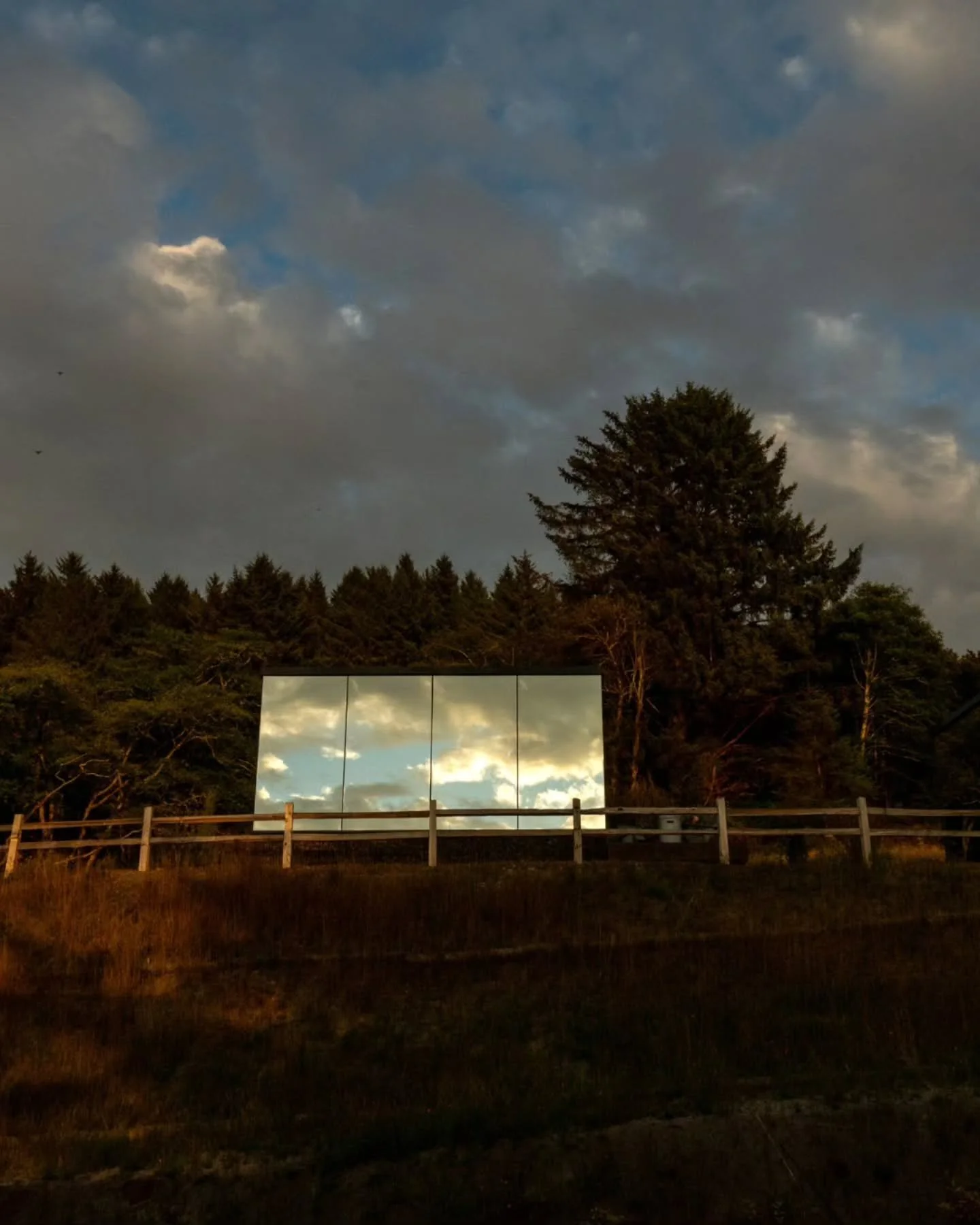 A rare opening worth noting... we have mirror cabins available this Saturday! If you've been looking for the right weekend to sneak away for a luxury reset this is it ✨️🤗
FRI + SAT are open to 1 night stays and we are hosting @monksgate_vineyard th