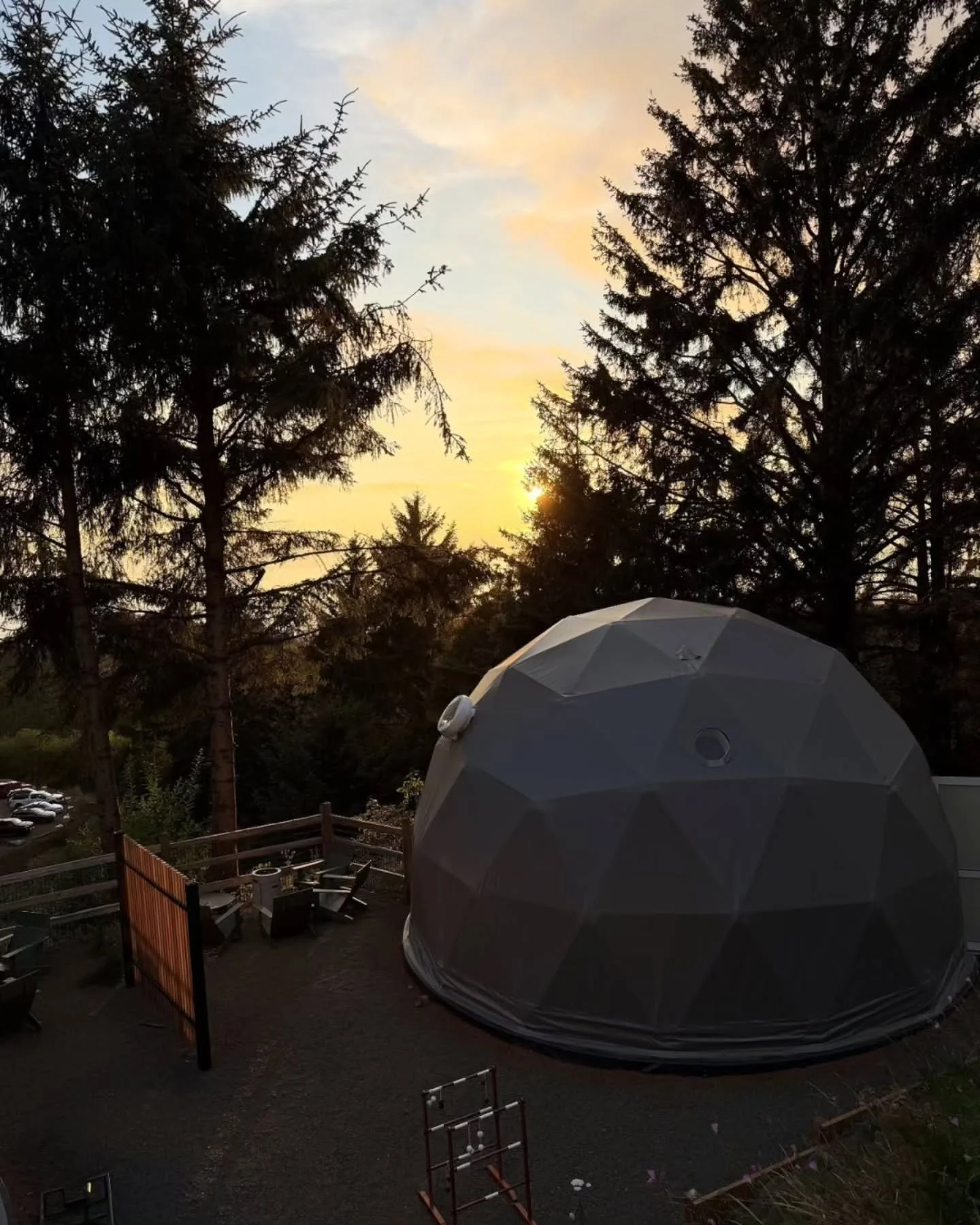 Happy small biz Saturday!! 💙 We're forever grateful to get to share this magical slice of the coast with you all and we&rsquo;re so proud of our small team who makes it all possible. 

To celebrate the season, we're offering 💫 30% OFF ALL STAYS 💫 